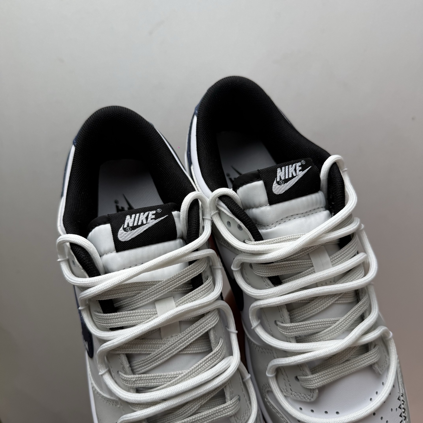 Nike HF5441-100 Sneakers Grey detail view 2