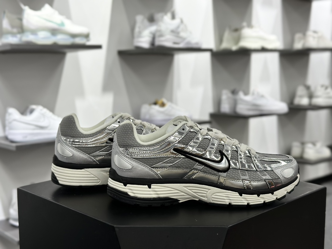 Nike CN0149-001 Sneakers Silver detail view 1