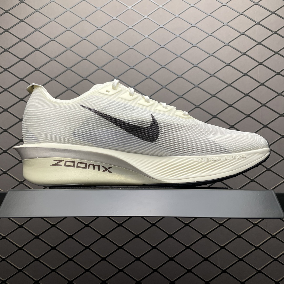 Nike HV6107-100 Running Shoes detail view 2