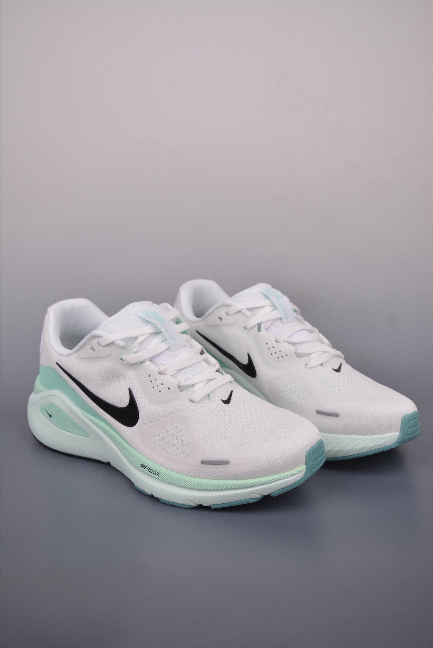 Nike HJ1101 Sneakers main view