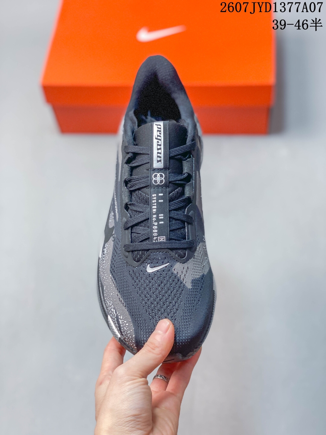 Nike IQ3928-001 Running Shoes detail view 1