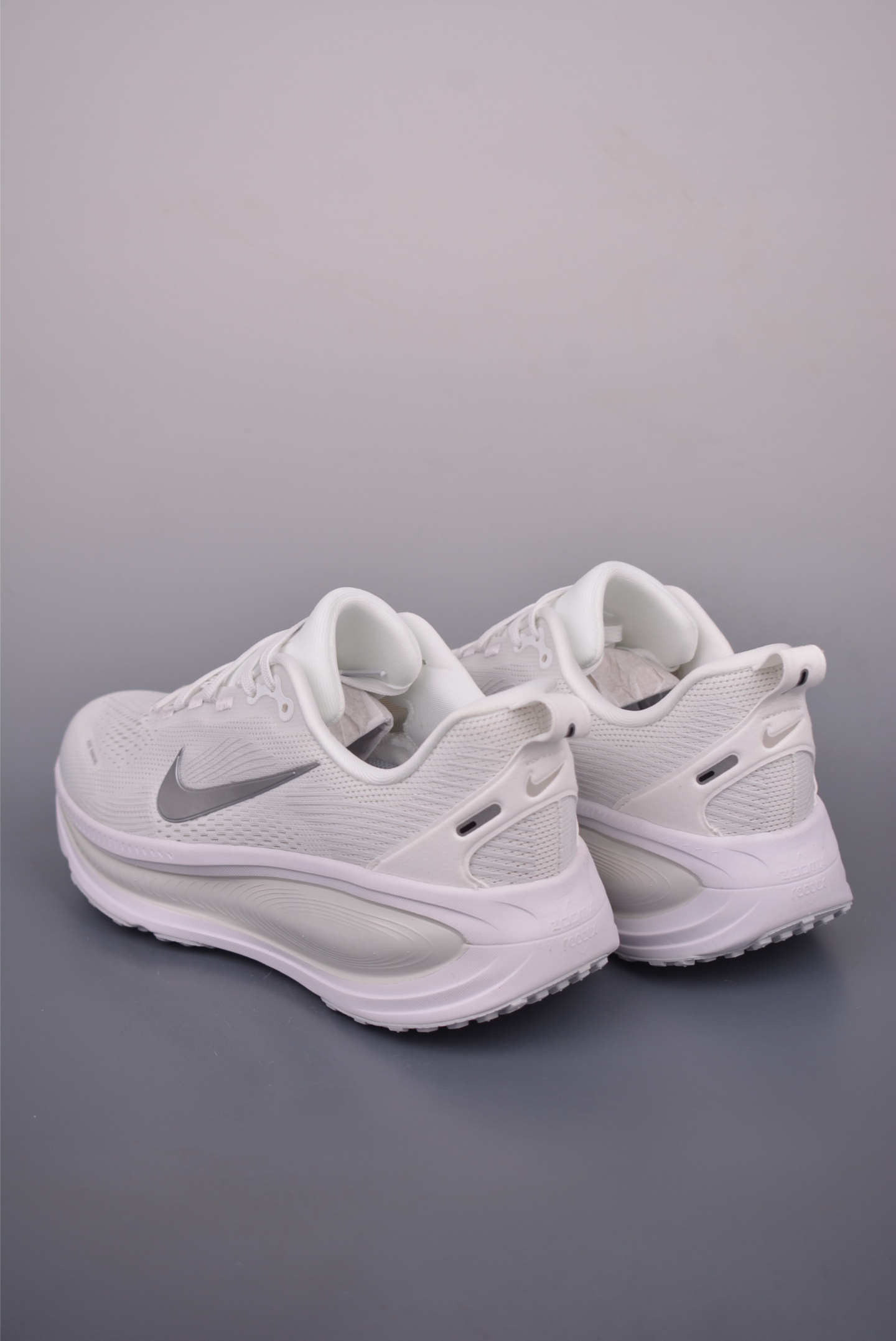 Nike HM6803 Running Shoes detail view 1