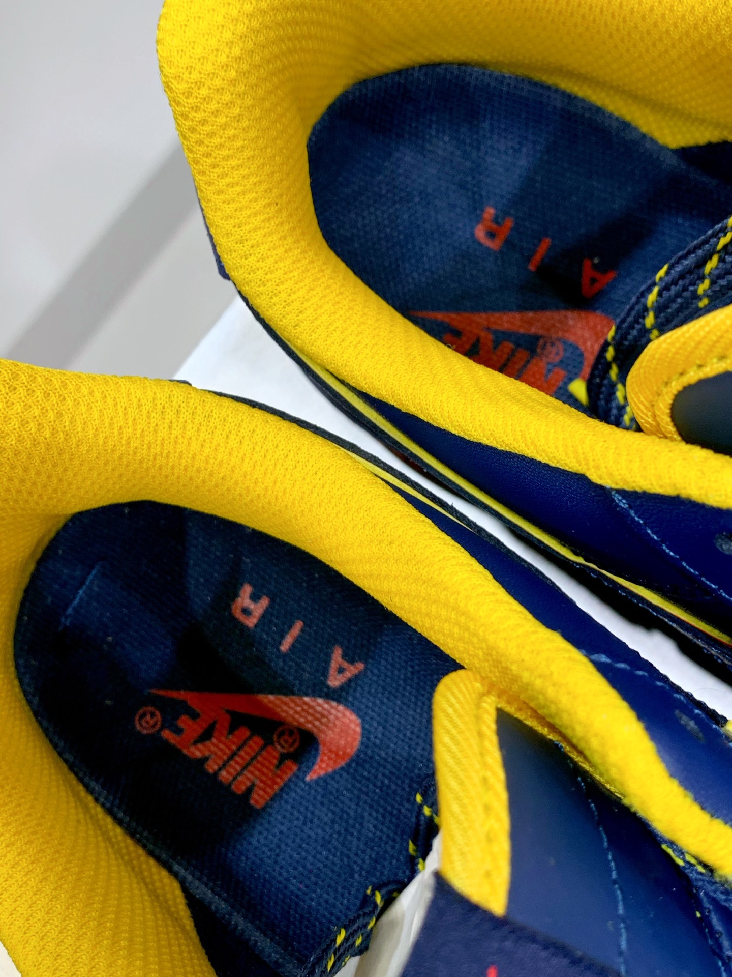Nike Air Force 1 Low Blue / White detail view 2