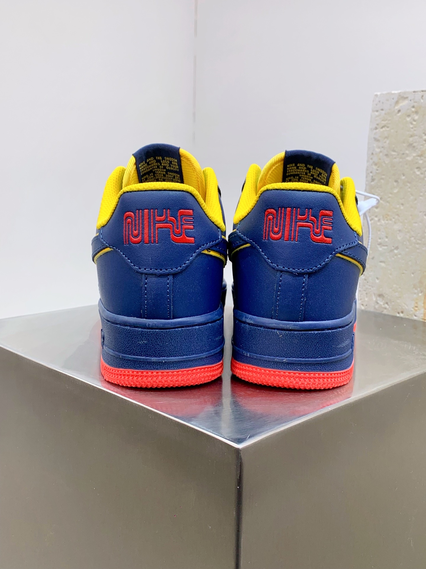 Nike Air Force 1 Low Blue / White detail view 3