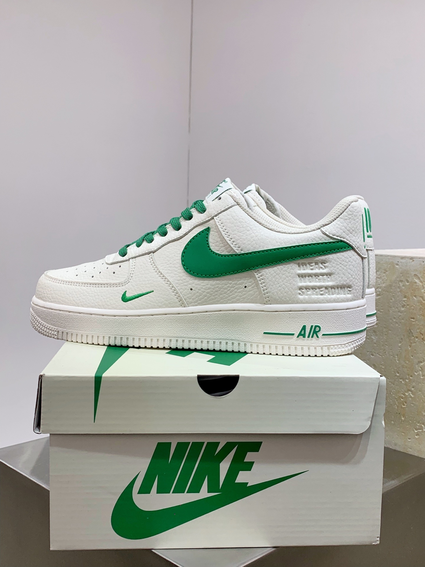 Nike Air Force 1 Low White / Grey detail view 4