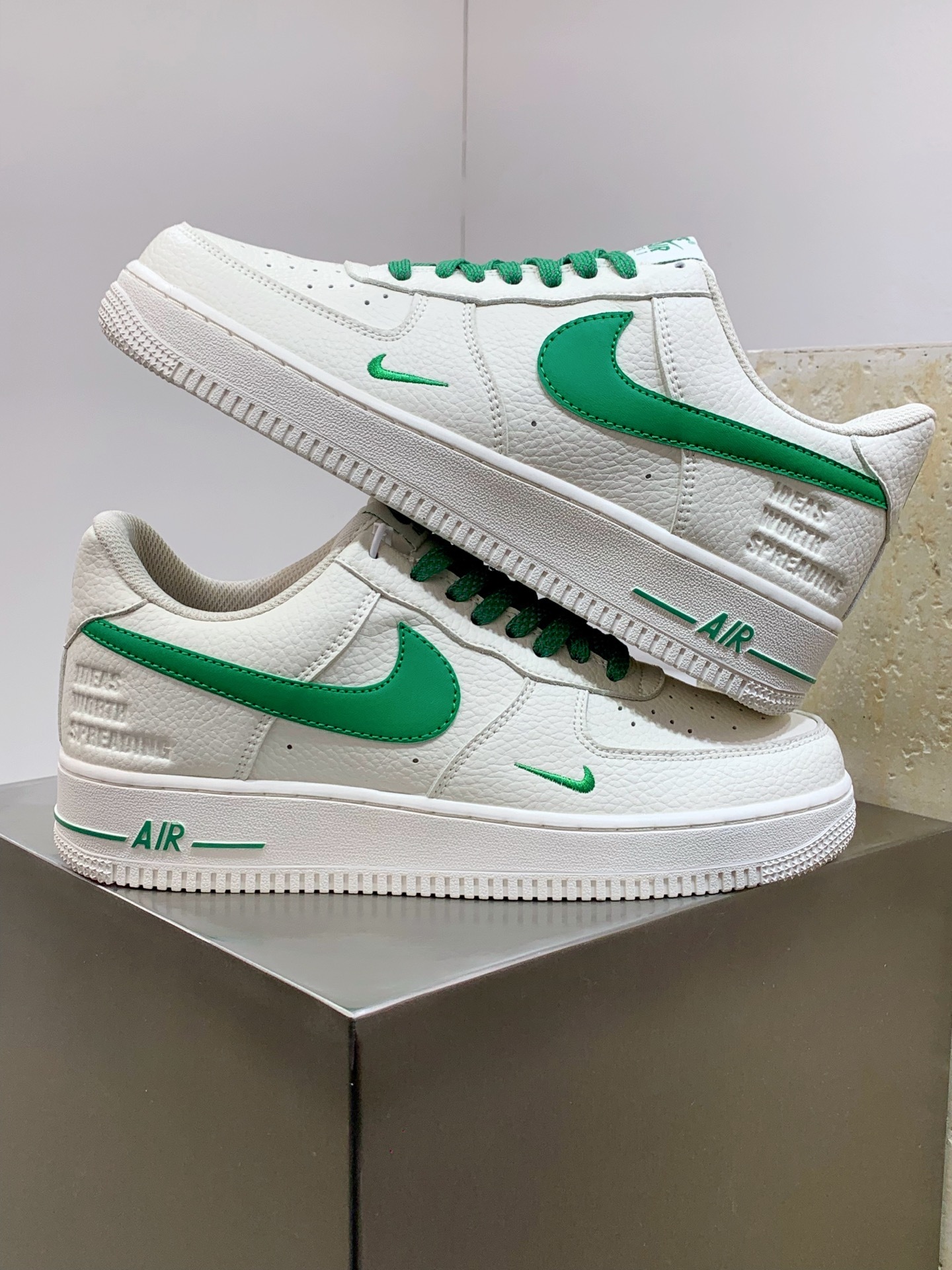 Nike Air Force 1 Low White / Grey detail view 5