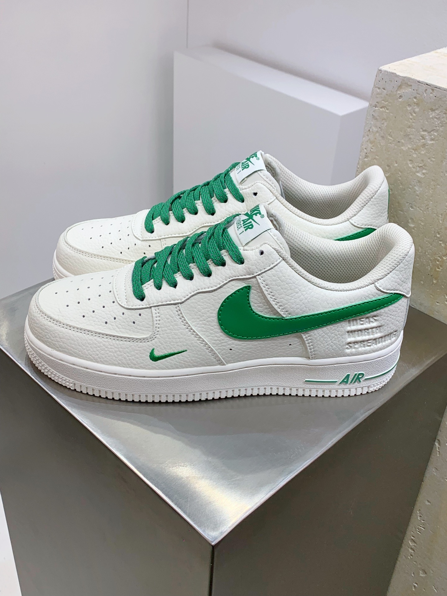 Nike Air Force 1 Low White / Grey detail view 8