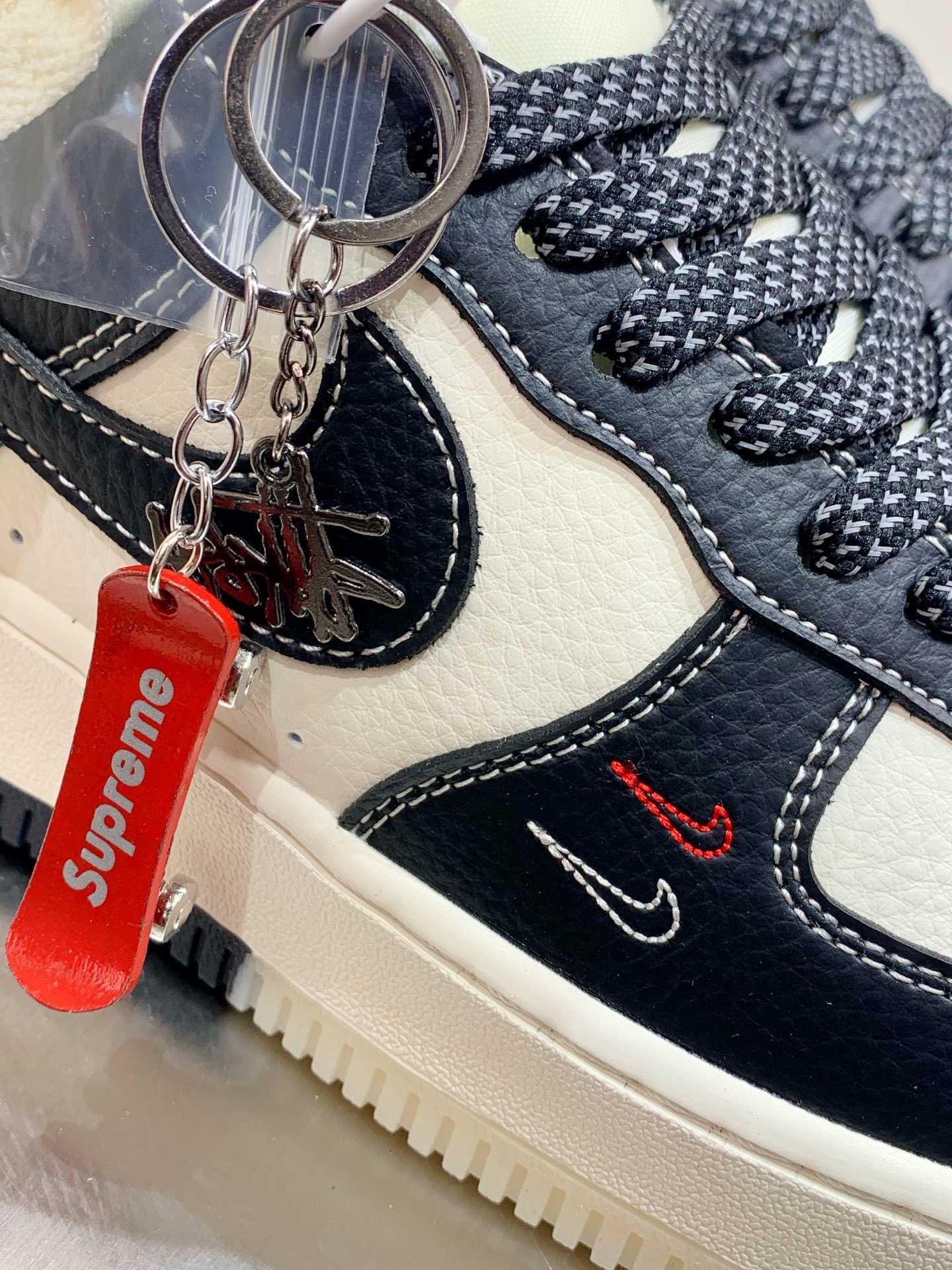 Nike Air Force 1 Low White / Grey detail view 1