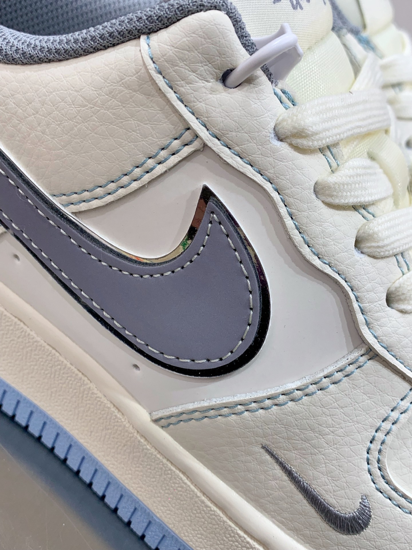Nike Air Force 1 Low White / Grey detail view 1