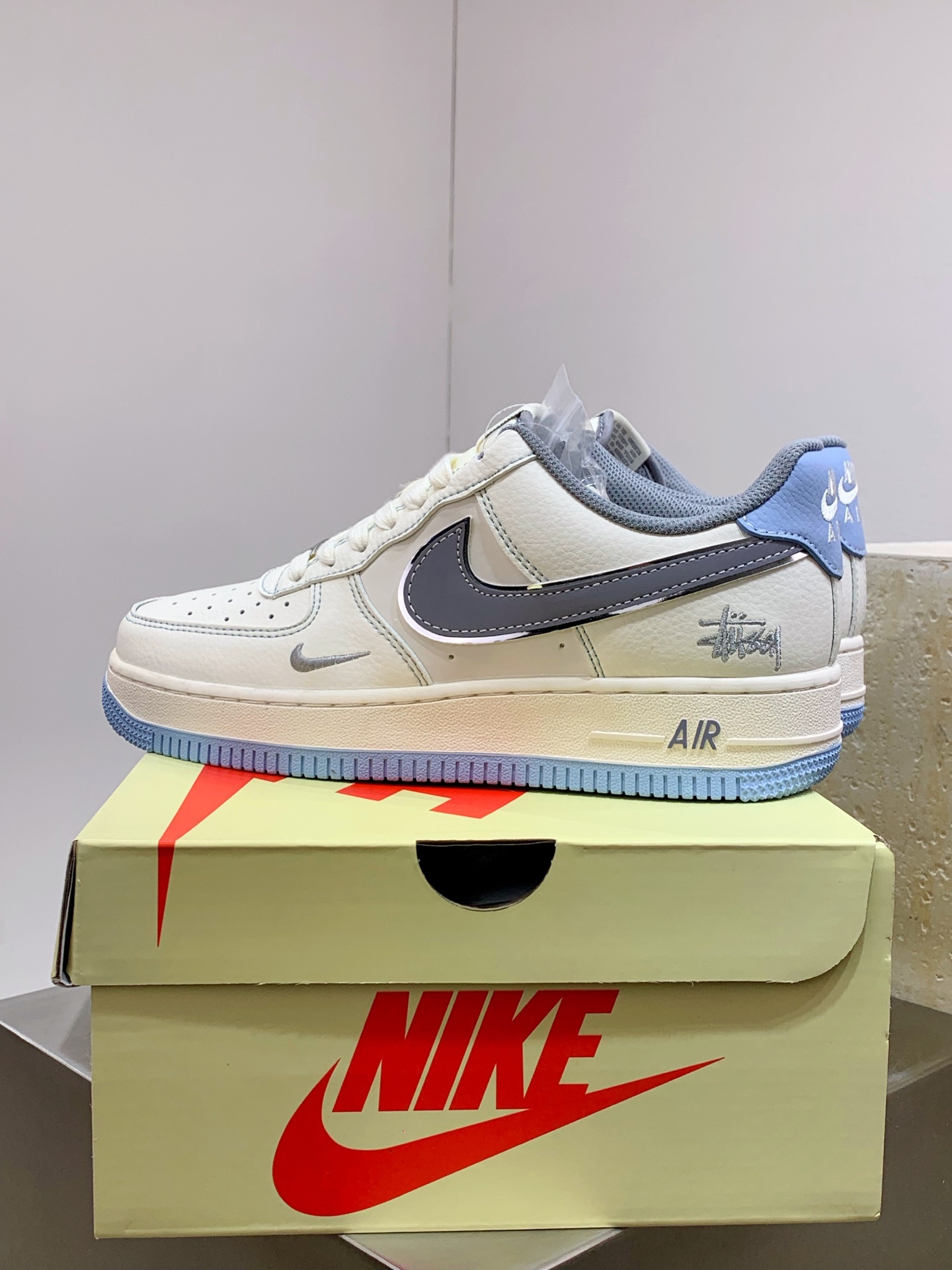 Nike Air Force 1 Low White / Grey detail view 4