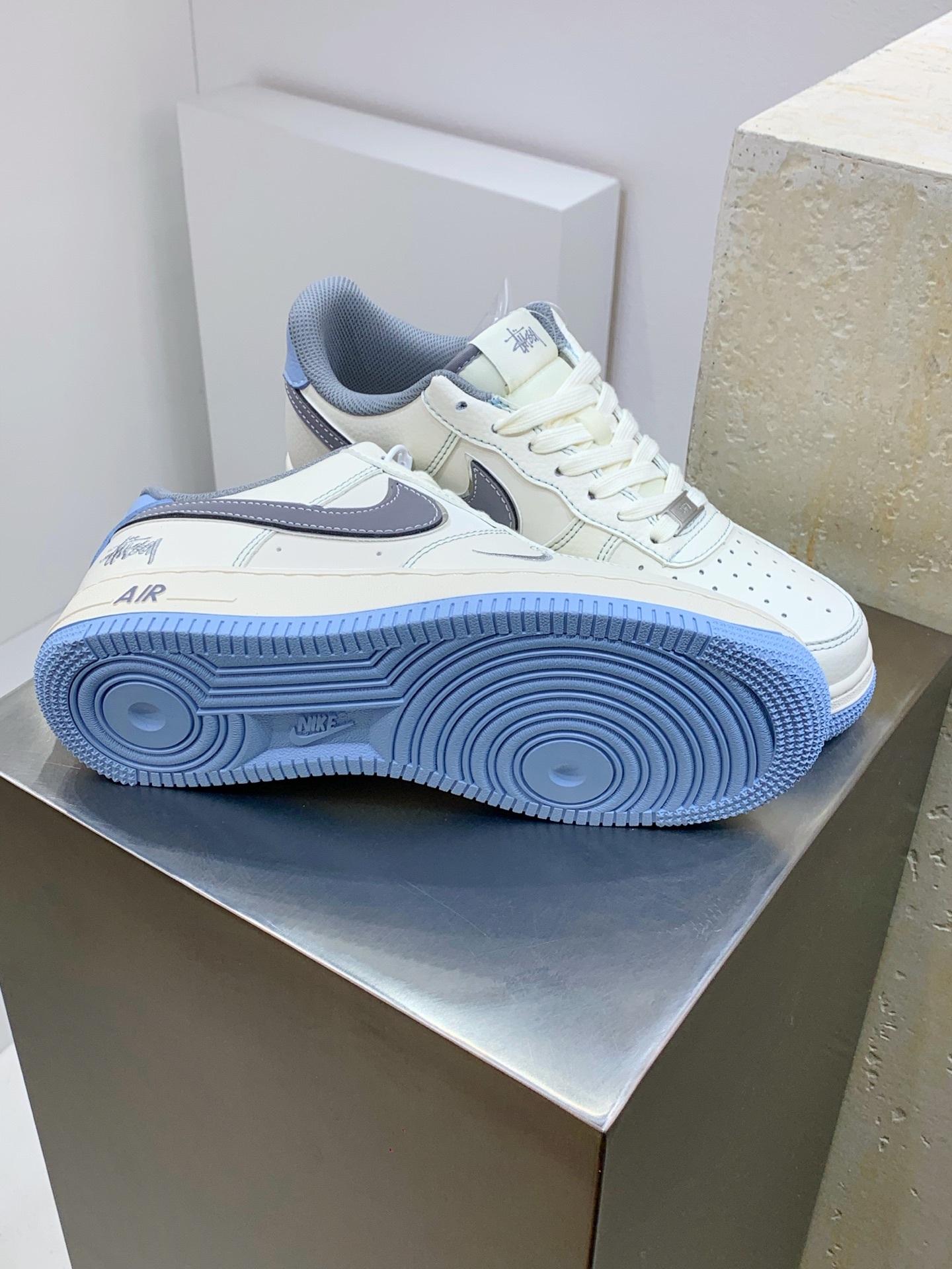 Nike Air Force 1 Low White / Grey detail view 6