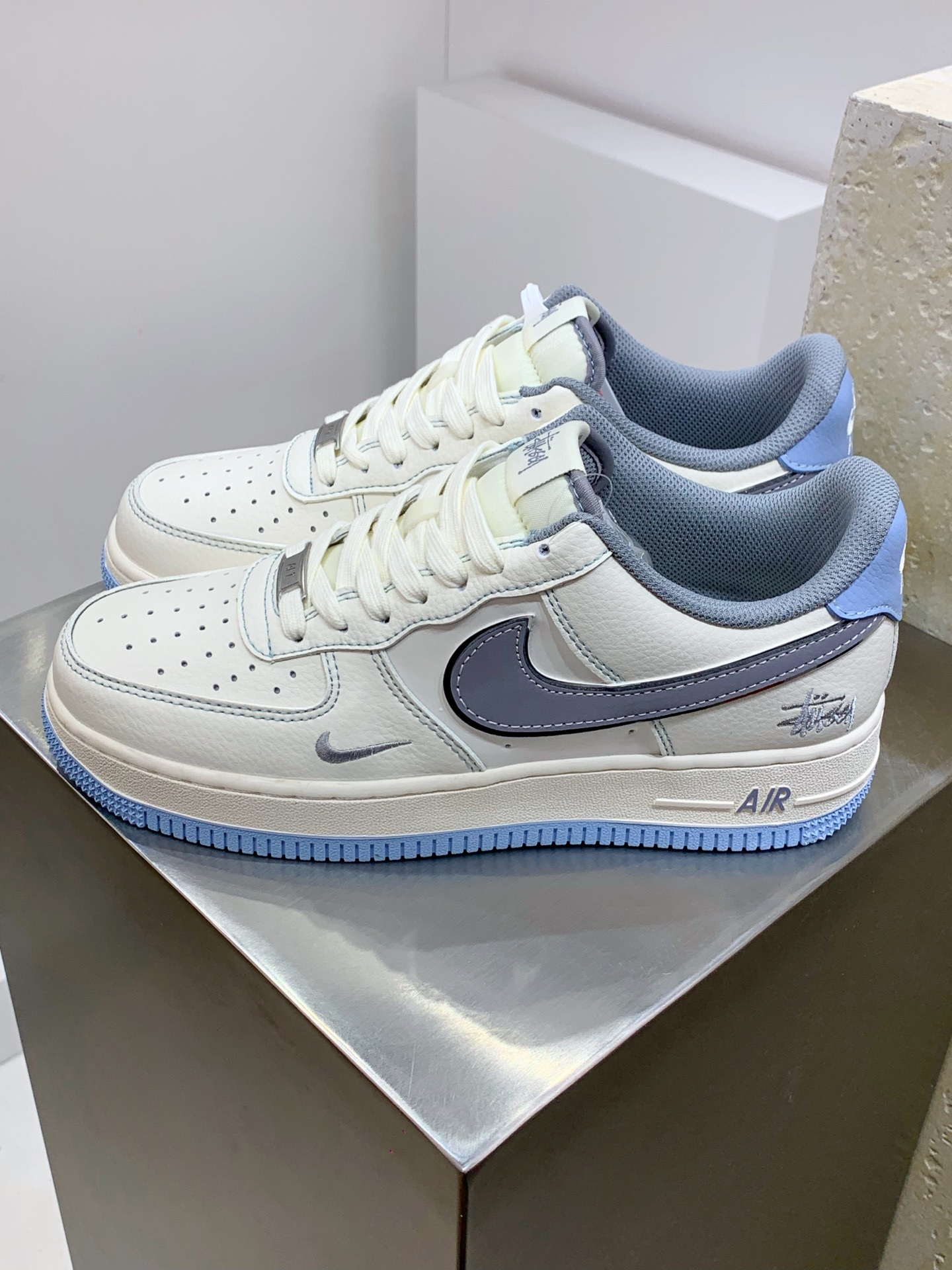Nike Air Force 1 Low White / Grey detail view 8
