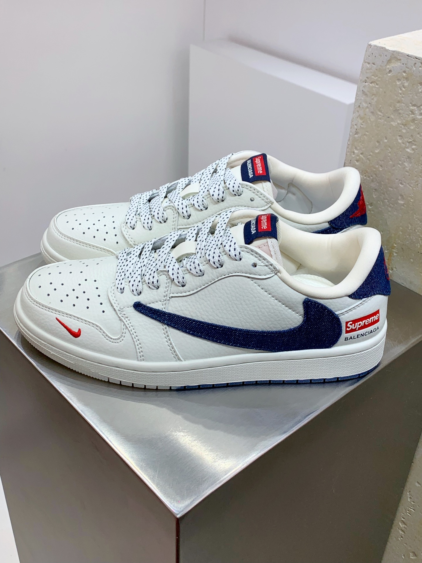 Nike Air Force 1 Low White / Grey detail view 8