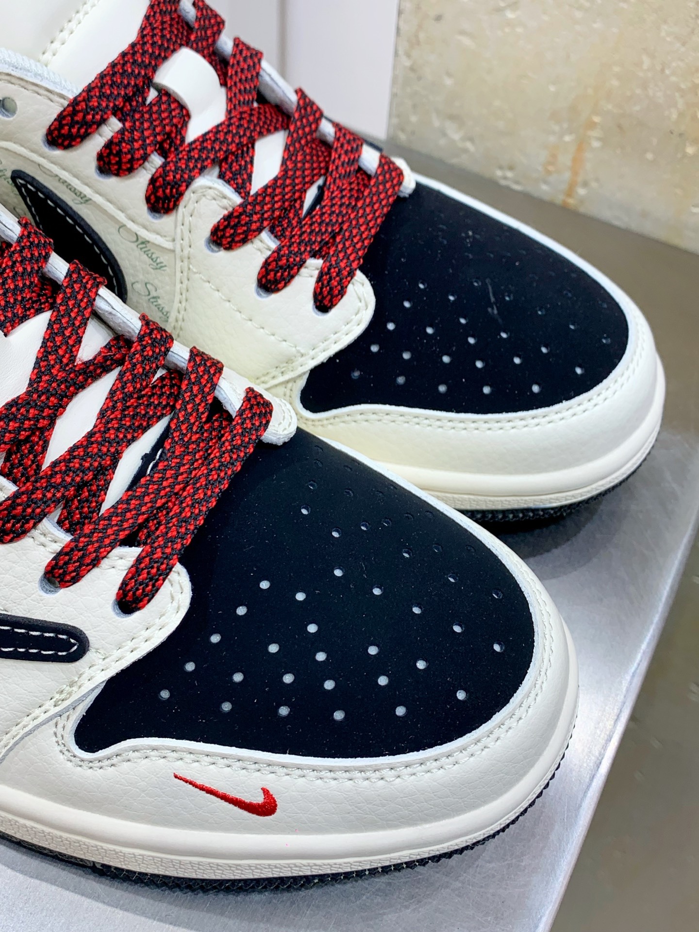 Nike Air Force 1 Low White / Black main view