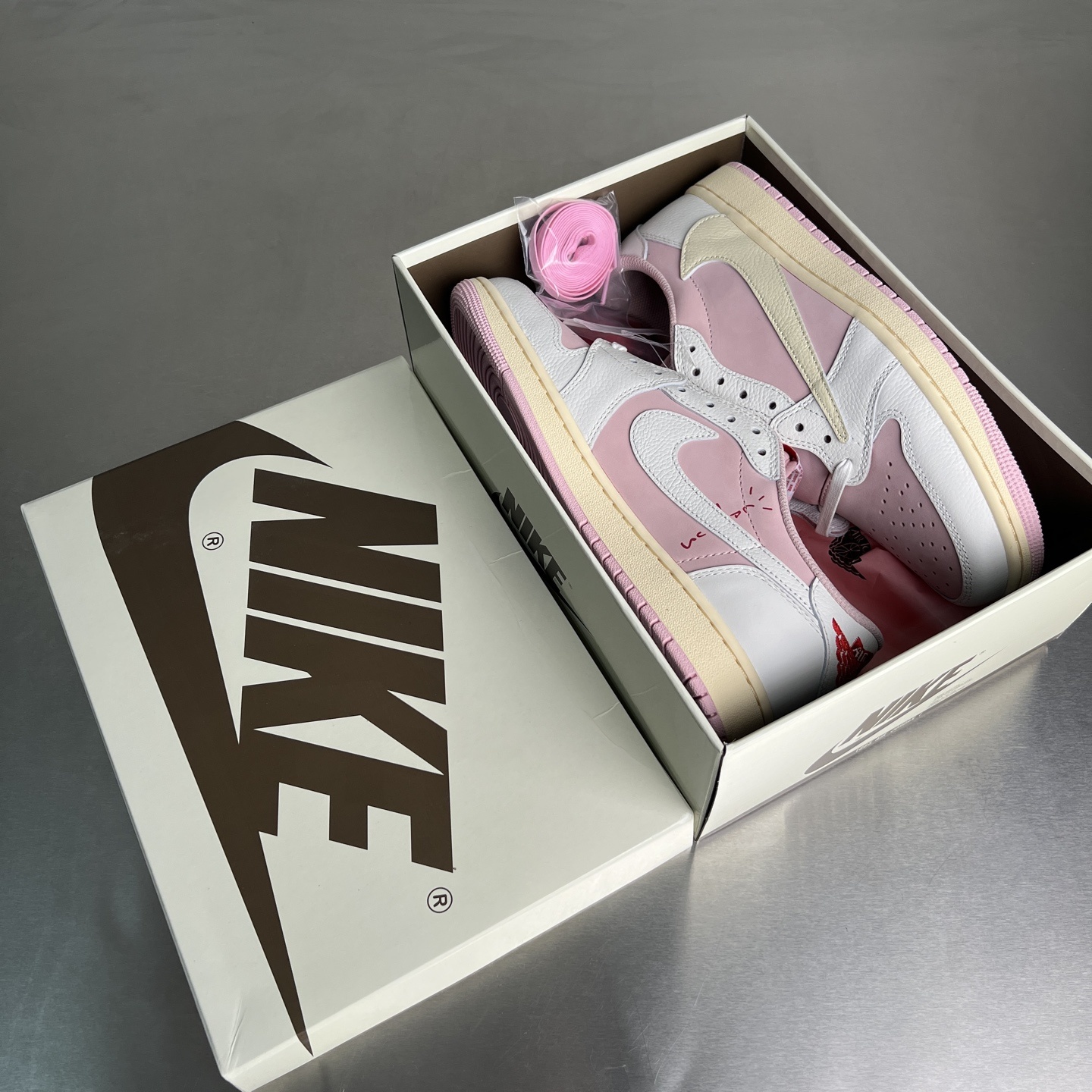 Nike Air Force 1 Low Grey / White detail view 4
