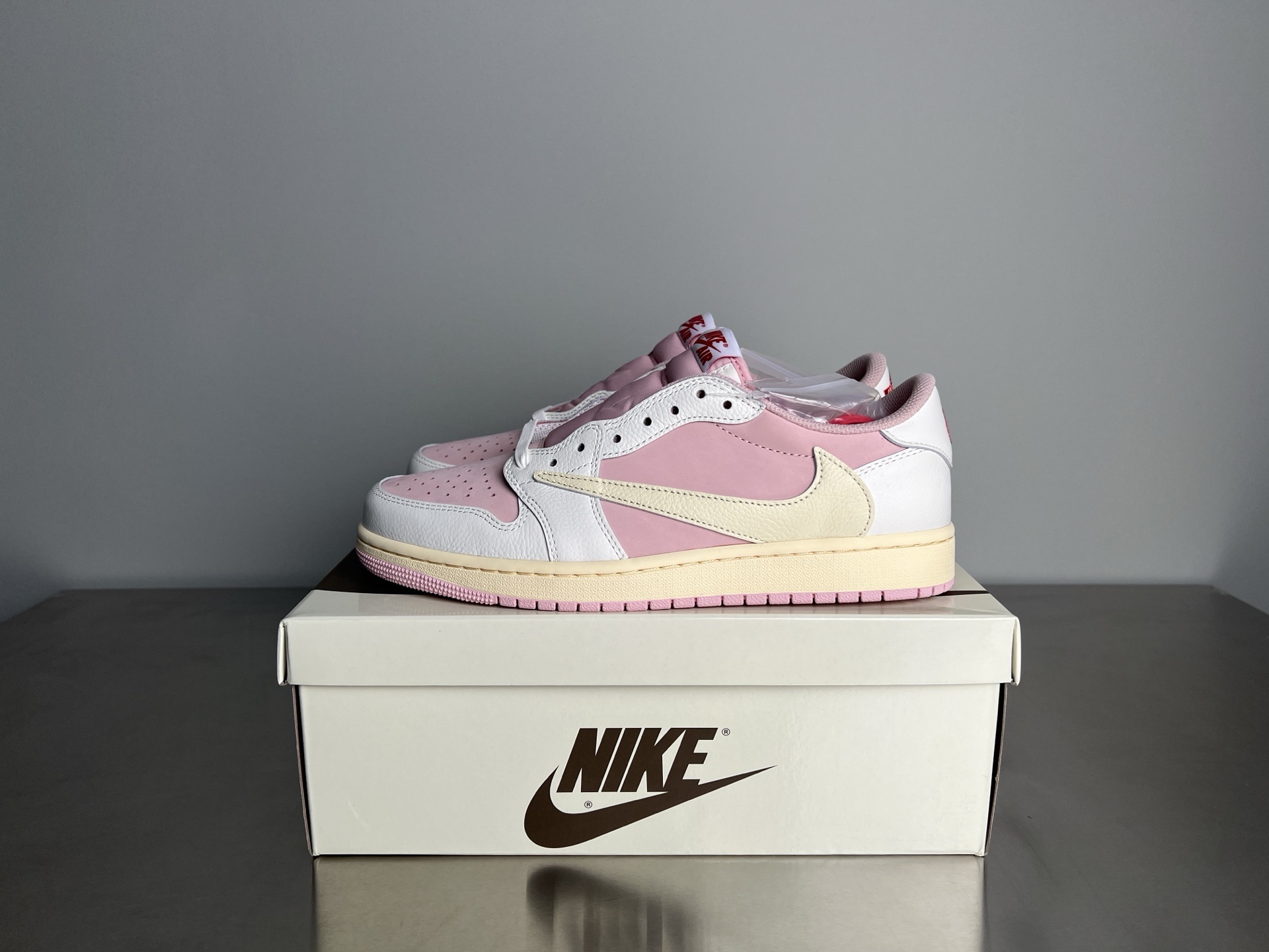 Nike Air Force 1 Low Grey / White detail view 8