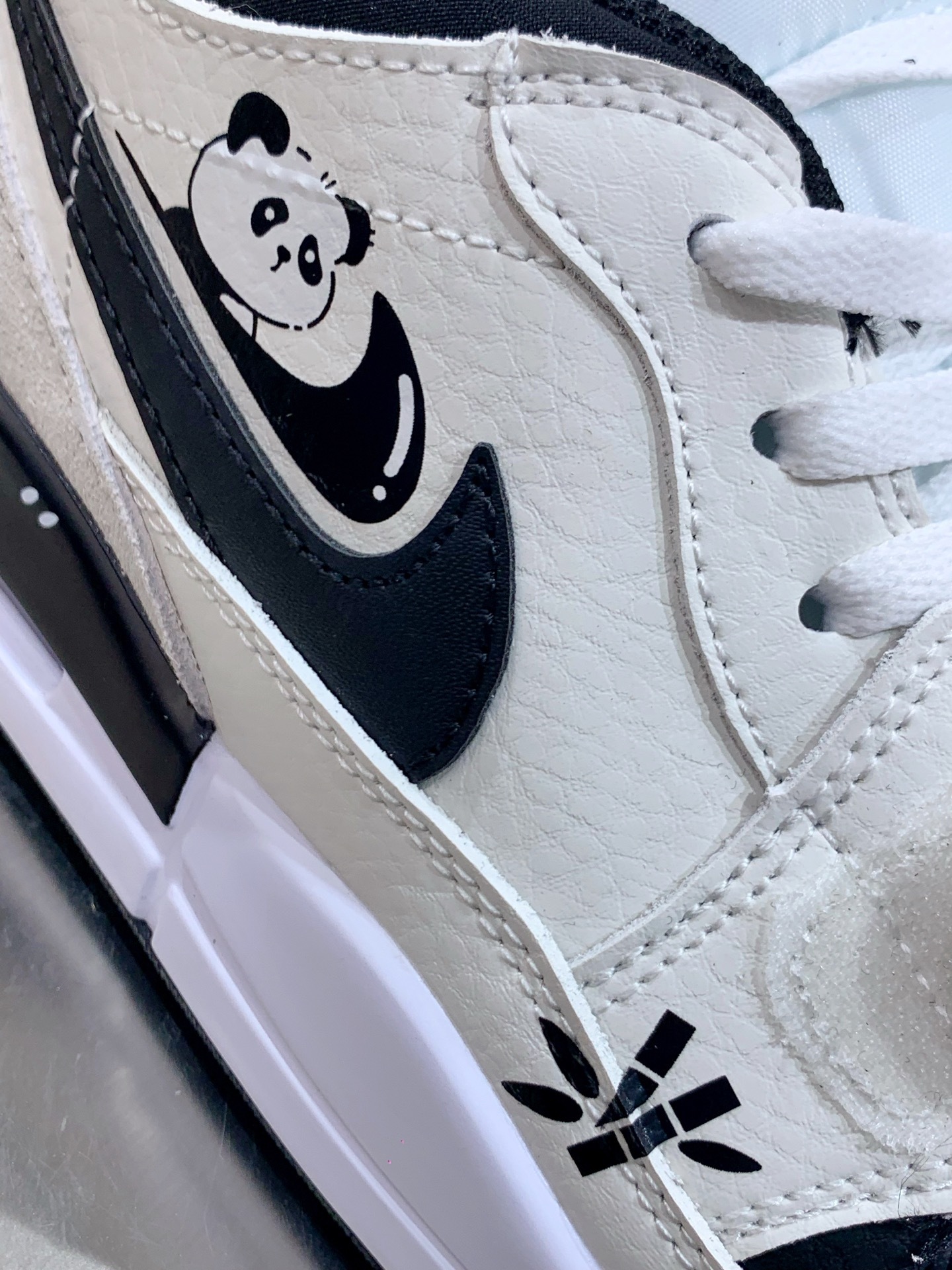 Nike Air Force 1 Low White / Grey detail view 1
