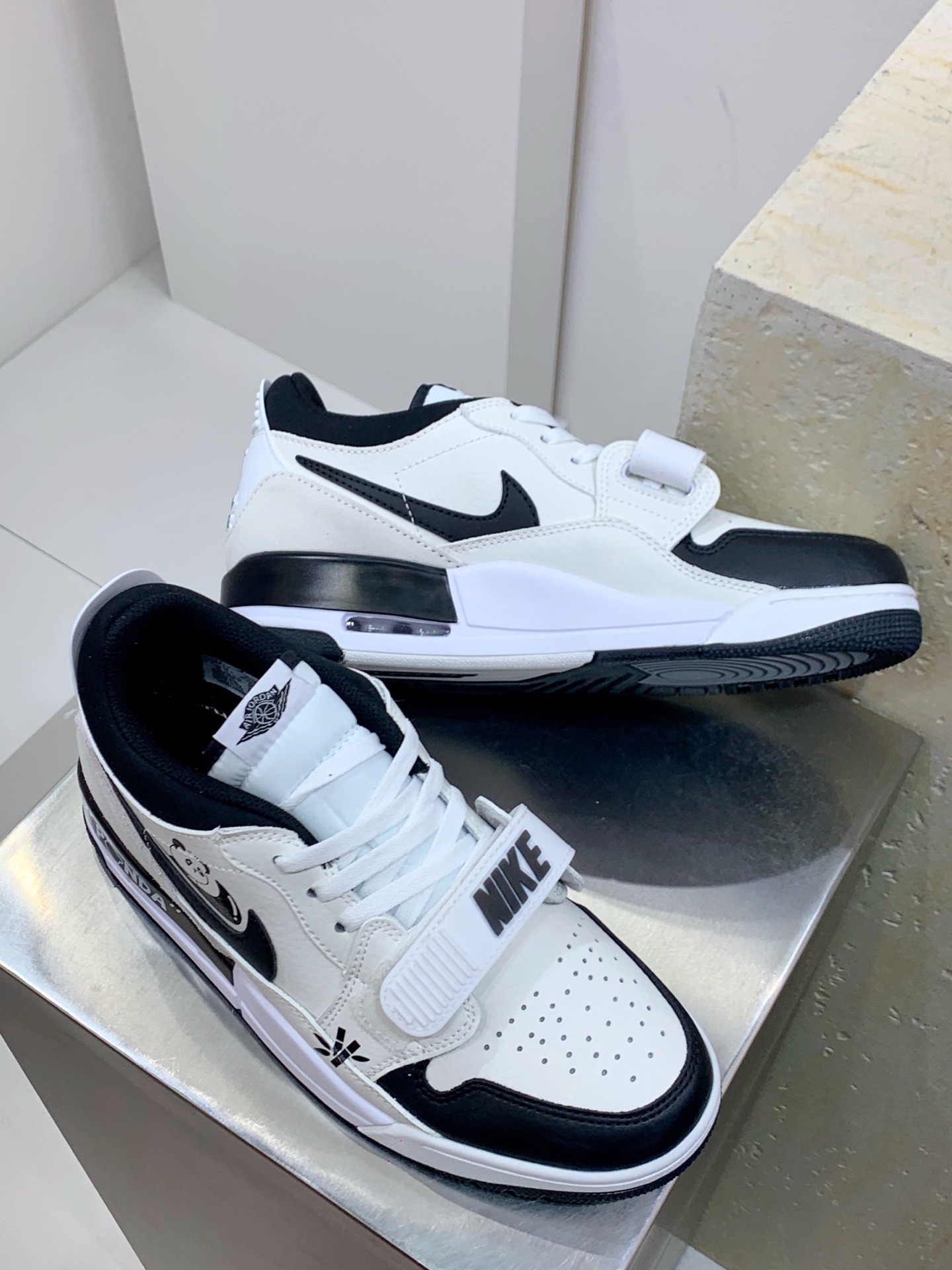 Nike Air Force 1 Low White / Grey detail view 3