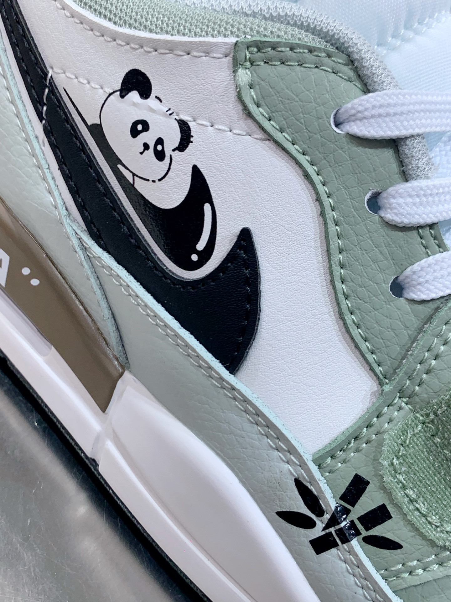 Nike Air Force 1 Low White / Grey detail view 1