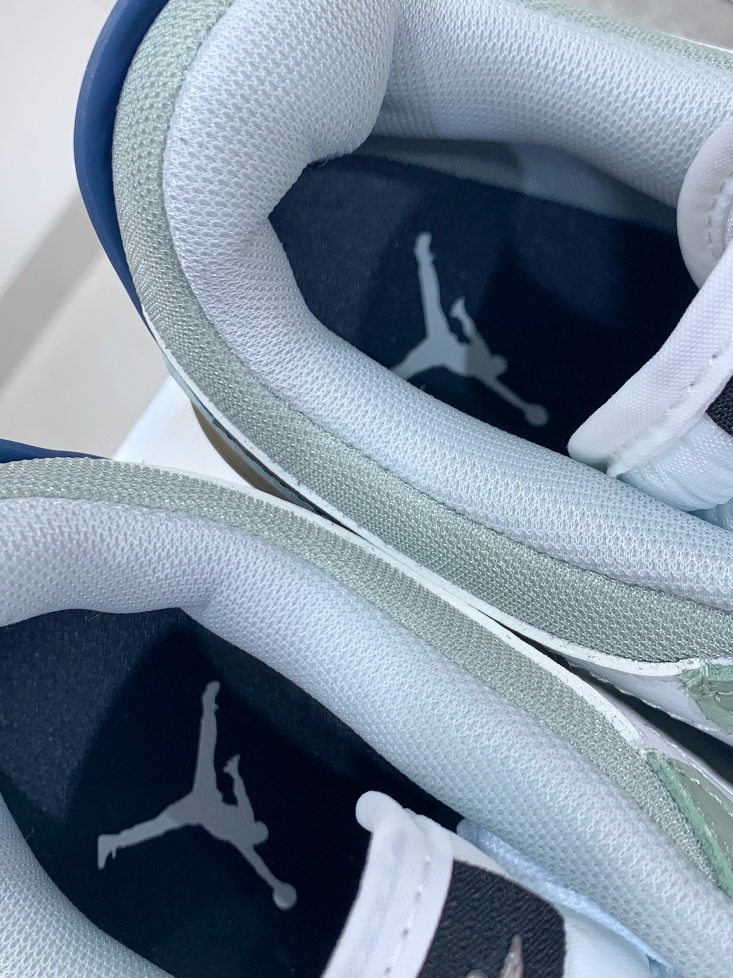 Nike Air Force 1 Low White / Grey detail view 2