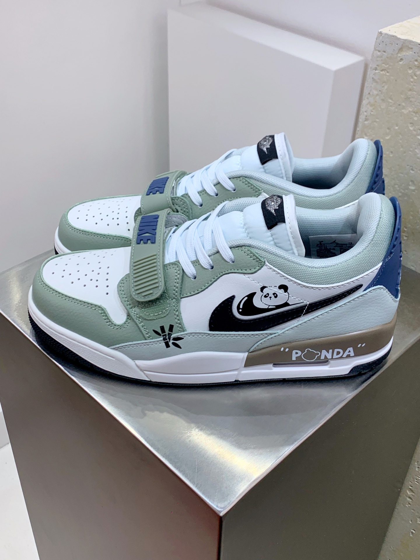 Nike Air Force 1 Low White / Grey detail view 8