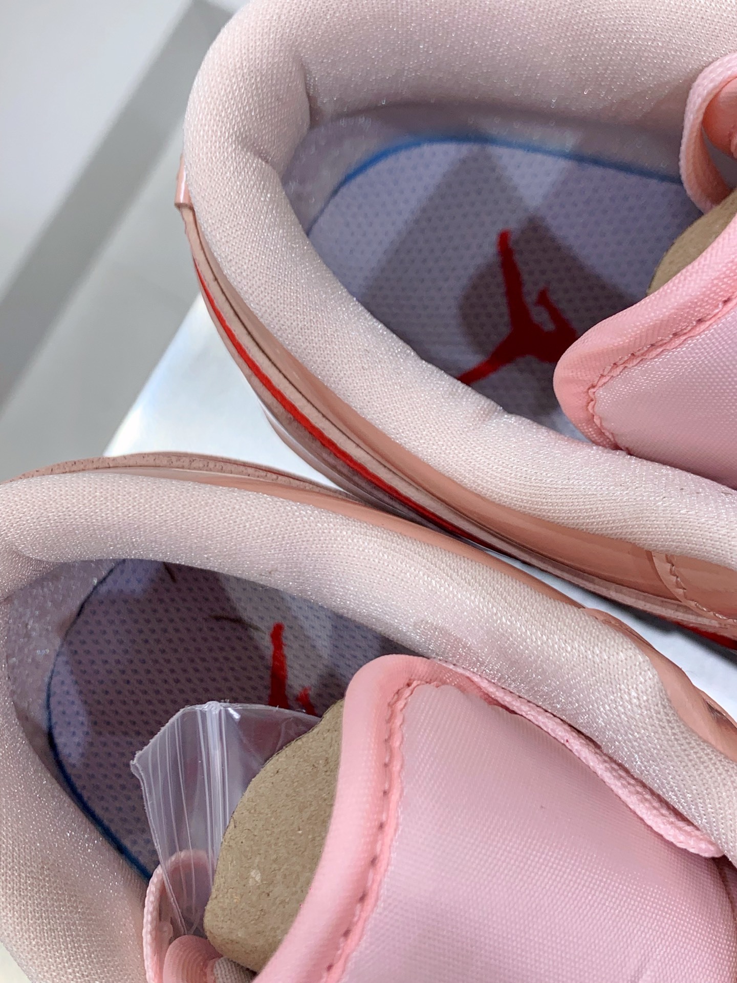 Nike Air Force 1 Low Pink / White detail view 2