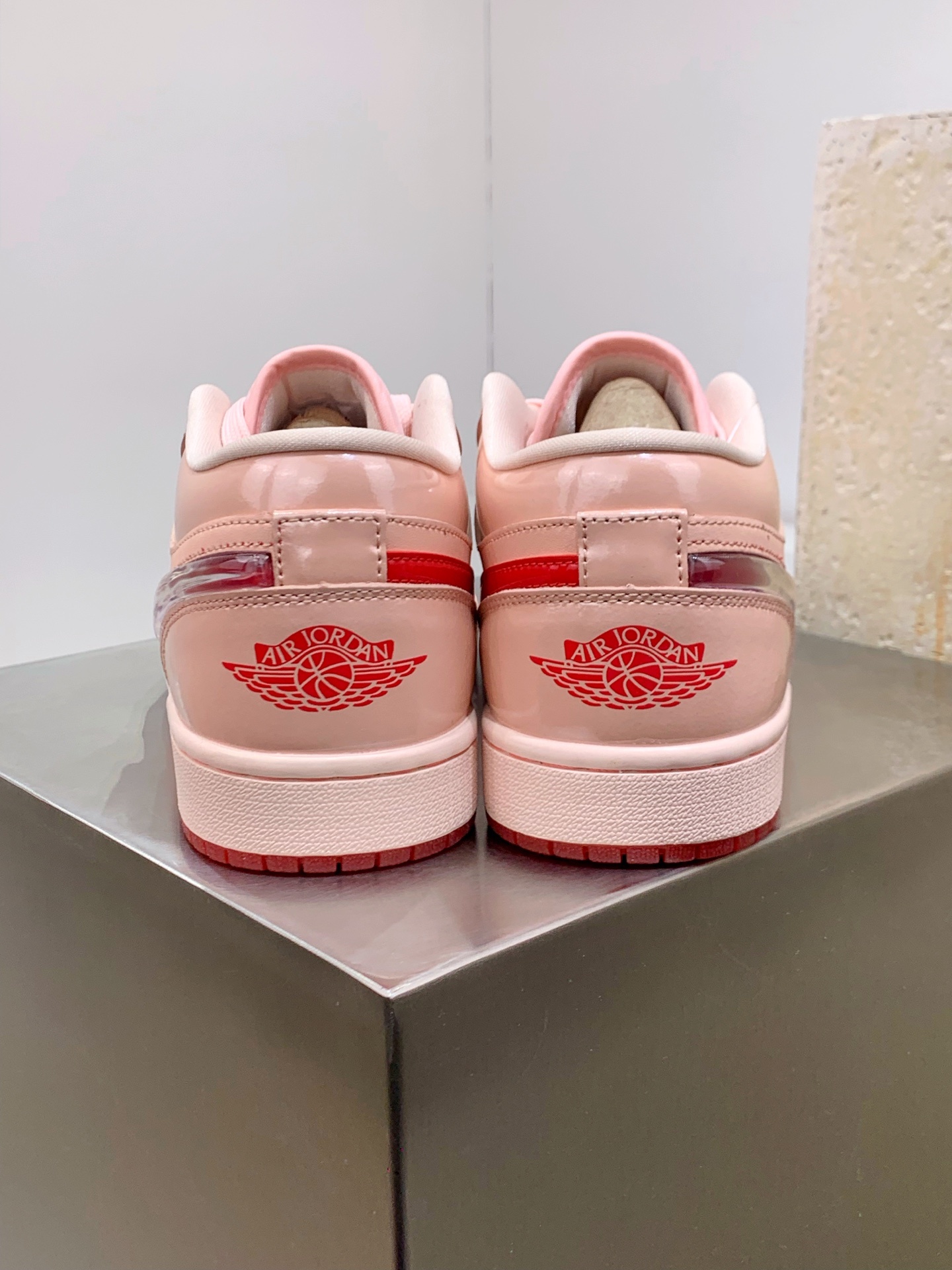 Nike Air Force 1 Low Pink / White detail view 3