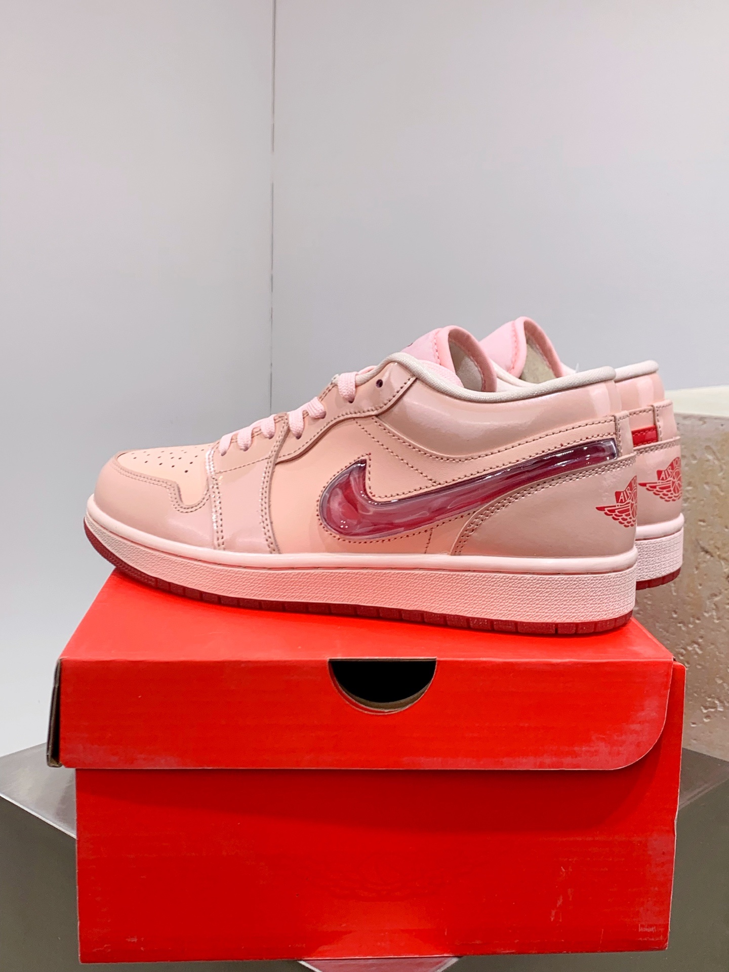 Nike Air Force 1 Low Pink / White detail view 4