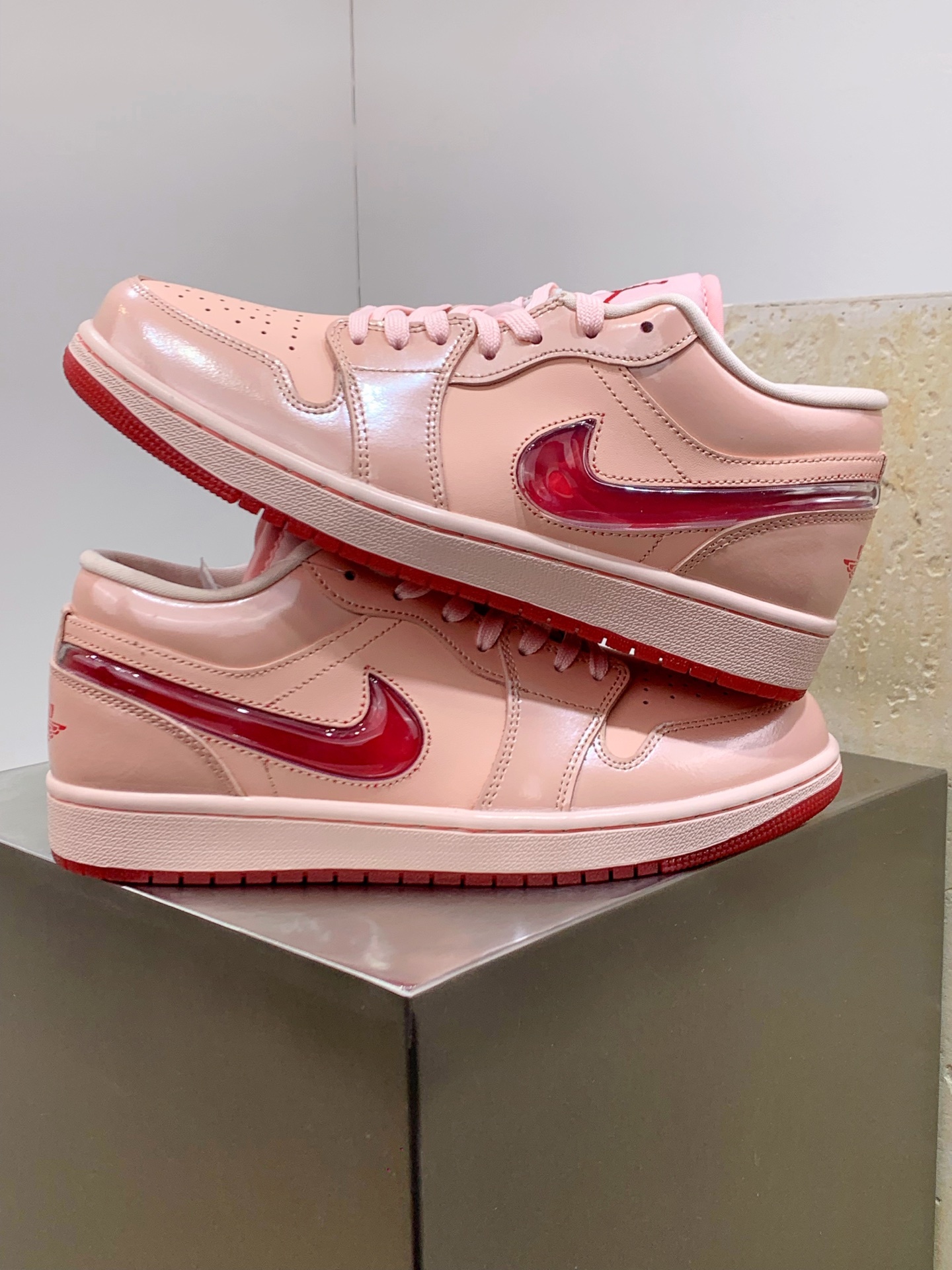 Nike Air Force 1 Low Pink / White detail view 5
