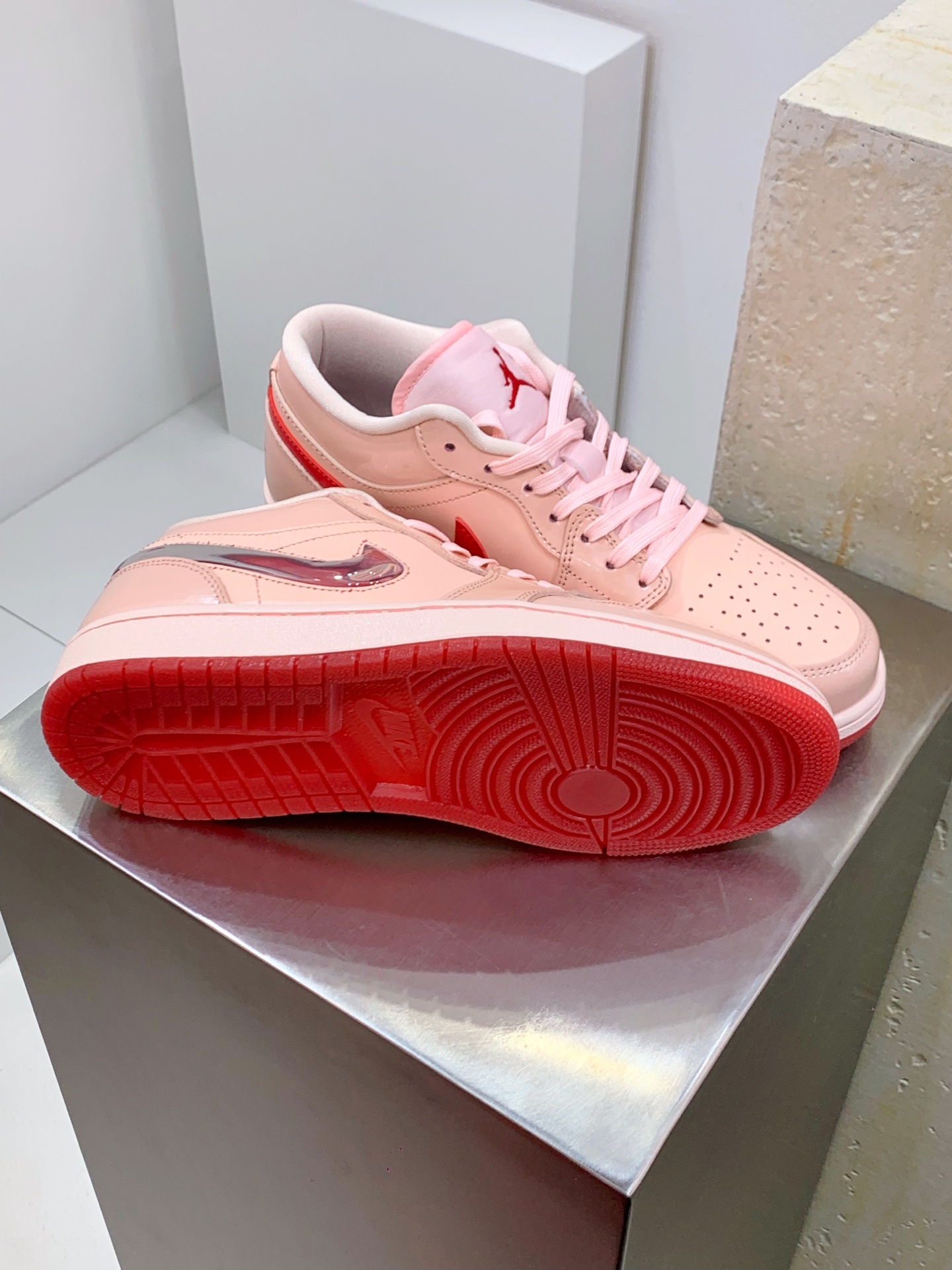 Nike Air Force 1 Low Pink / White detail view 6