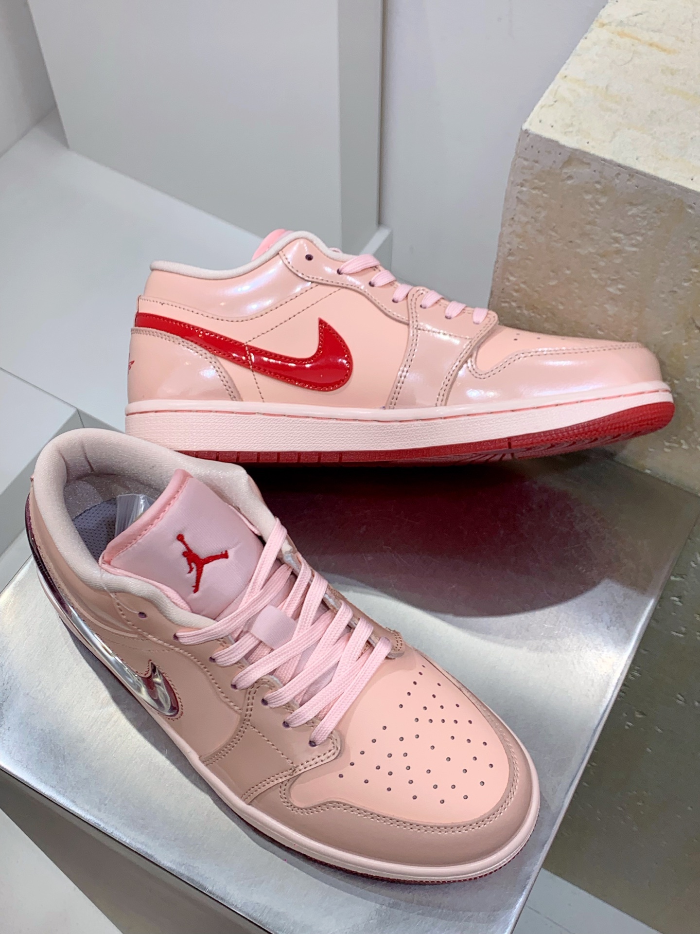Nike Air Force 1 Low Pink / White detail view 7