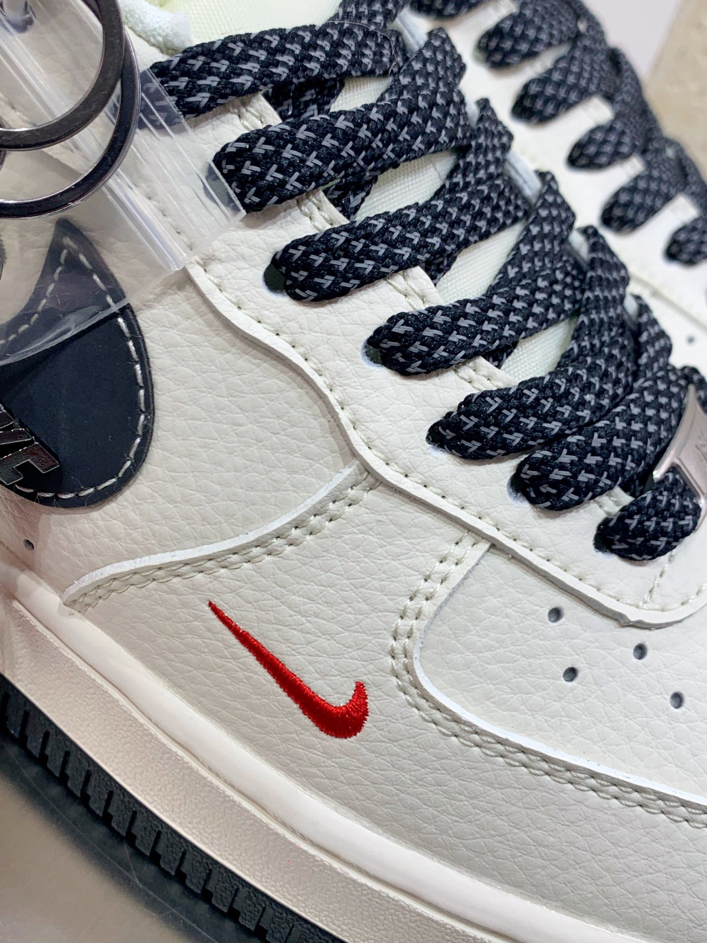 Nike Air Force 1 Low White / Grey detail view 1