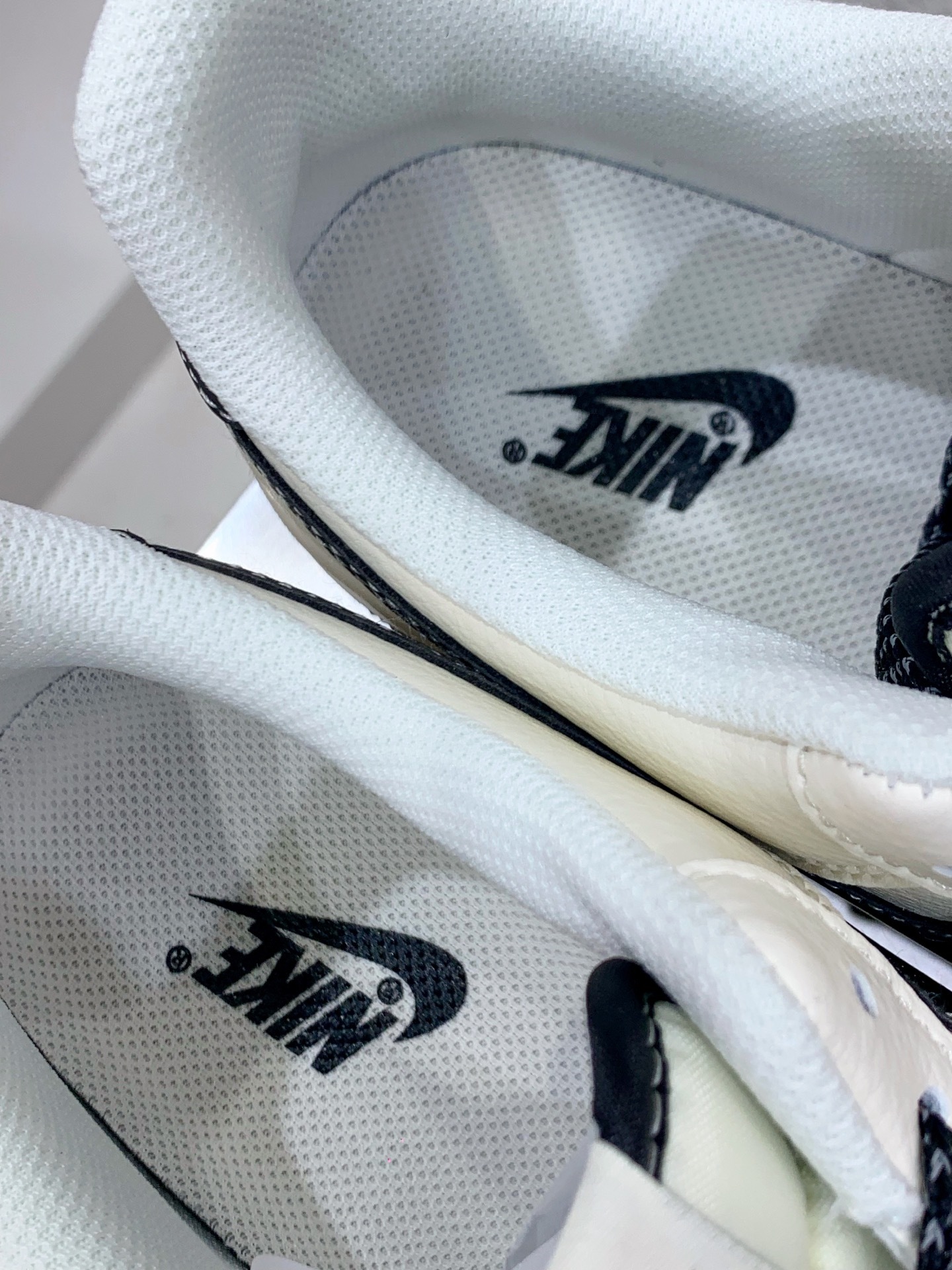 Nike Air Force 1 Low White / Grey detail view 2