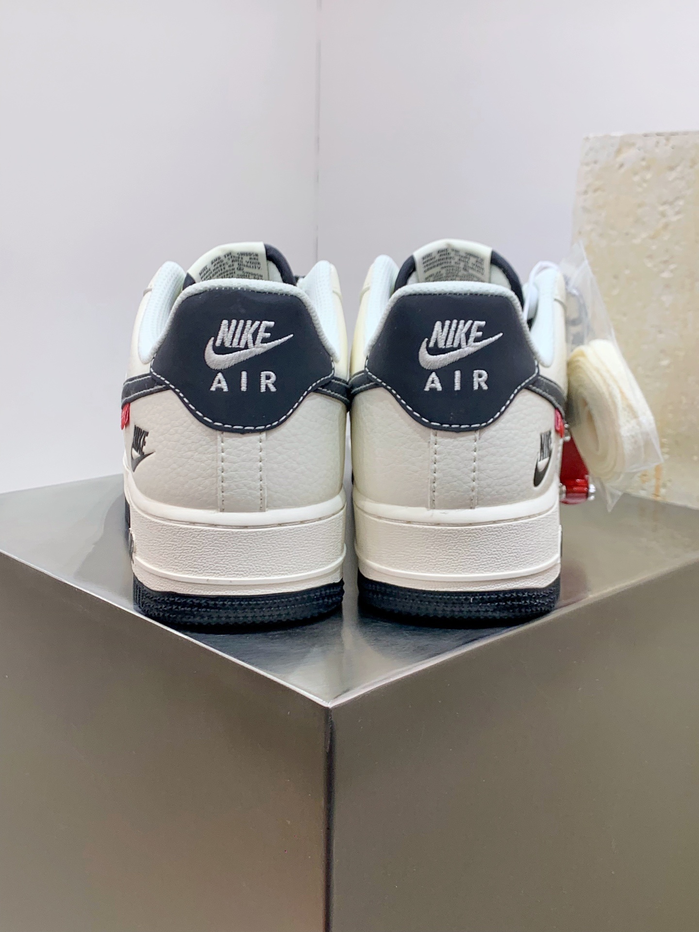 Nike Air Force 1 Low White / Grey detail view 3