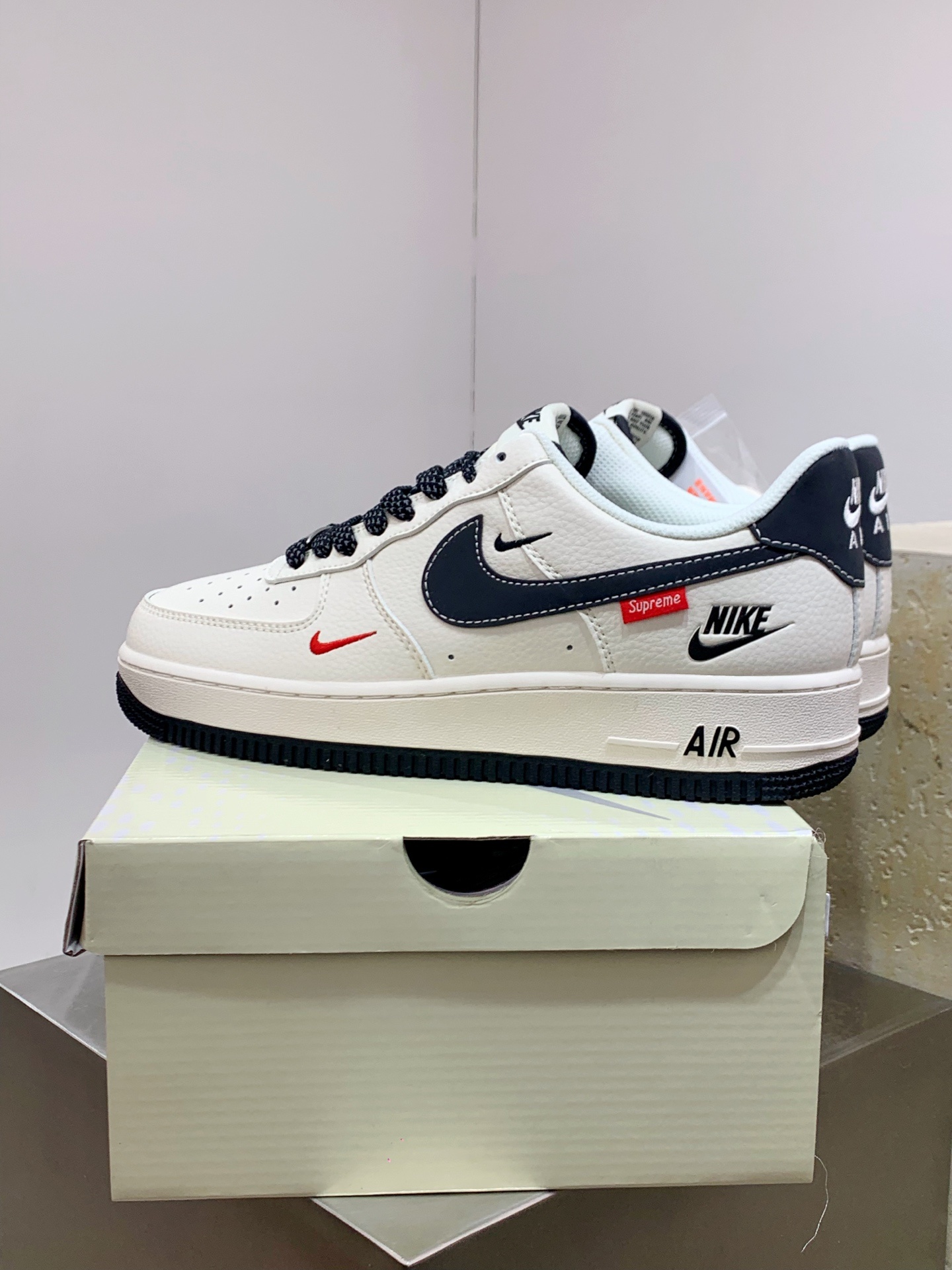 Nike Air Force 1 Low White / Grey detail view 4