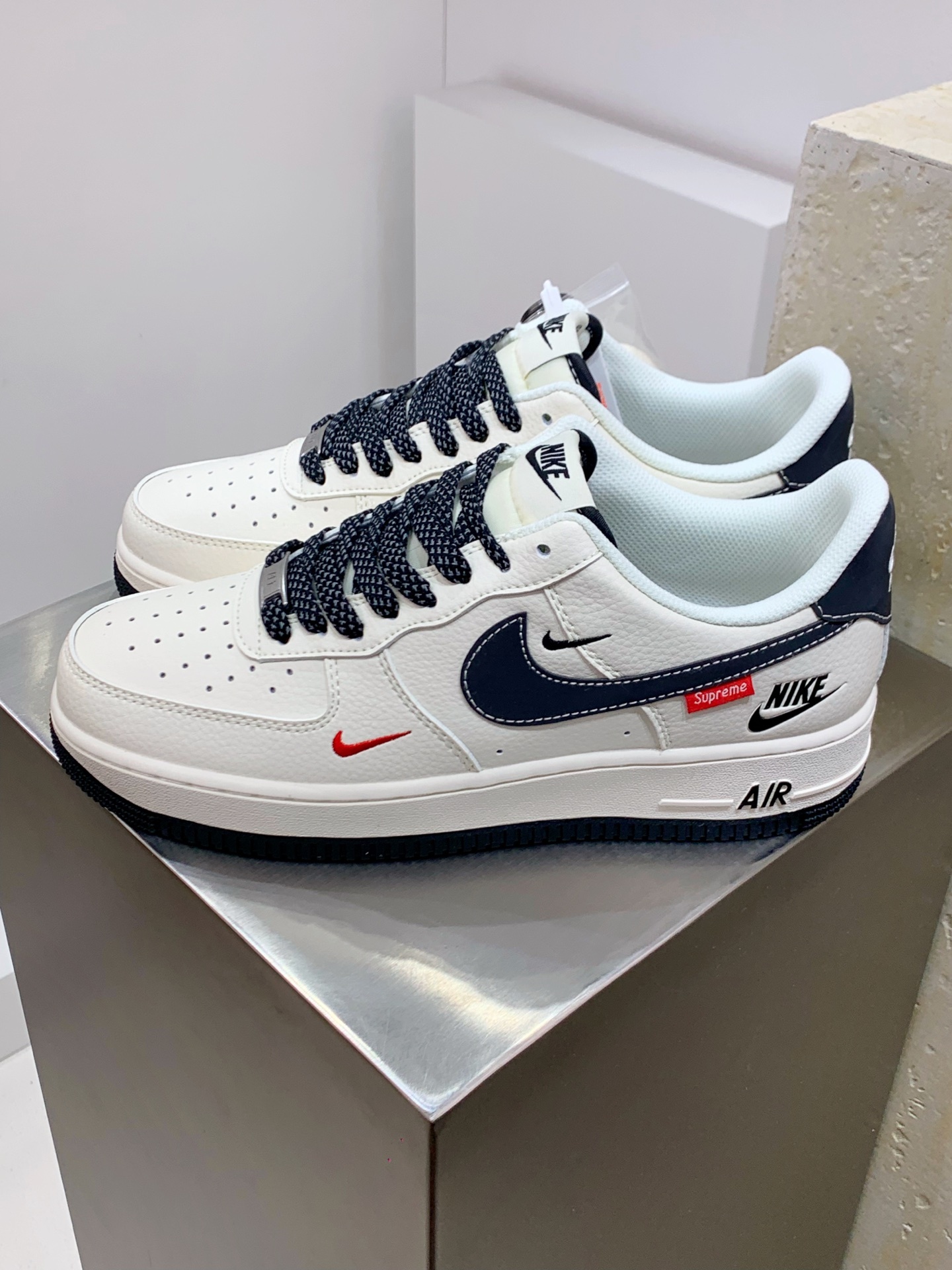 Nike Air Force 1 Low White / Grey detail view 8