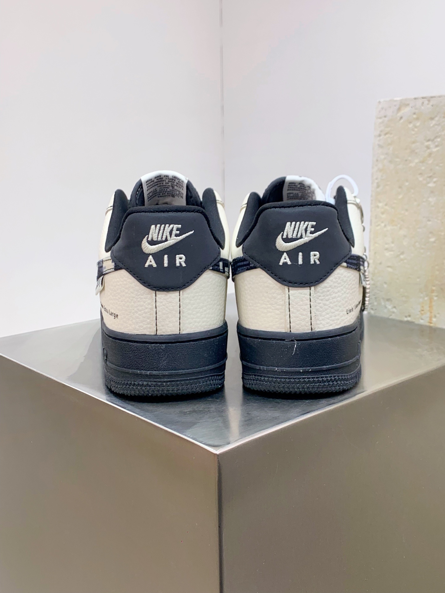 Nike Air Force 1 Low White / Grey detail view 3