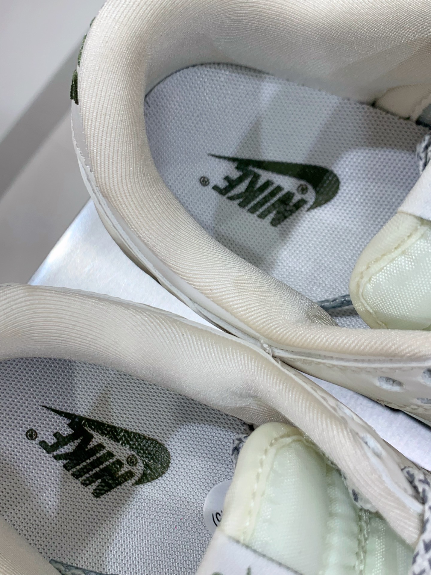 Nike Air Force 1 Low White / Grey detail view 2