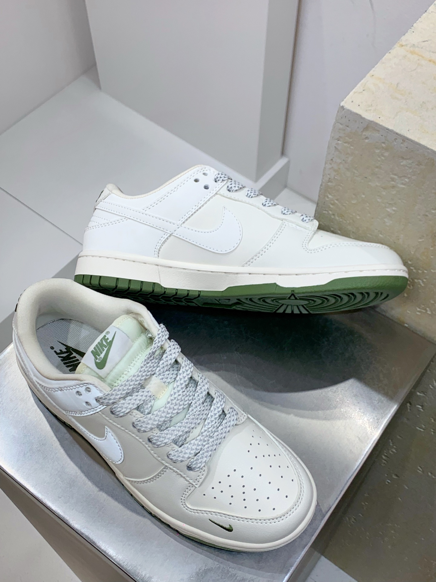 Nike Air Force 1 Low White / Grey detail view 7