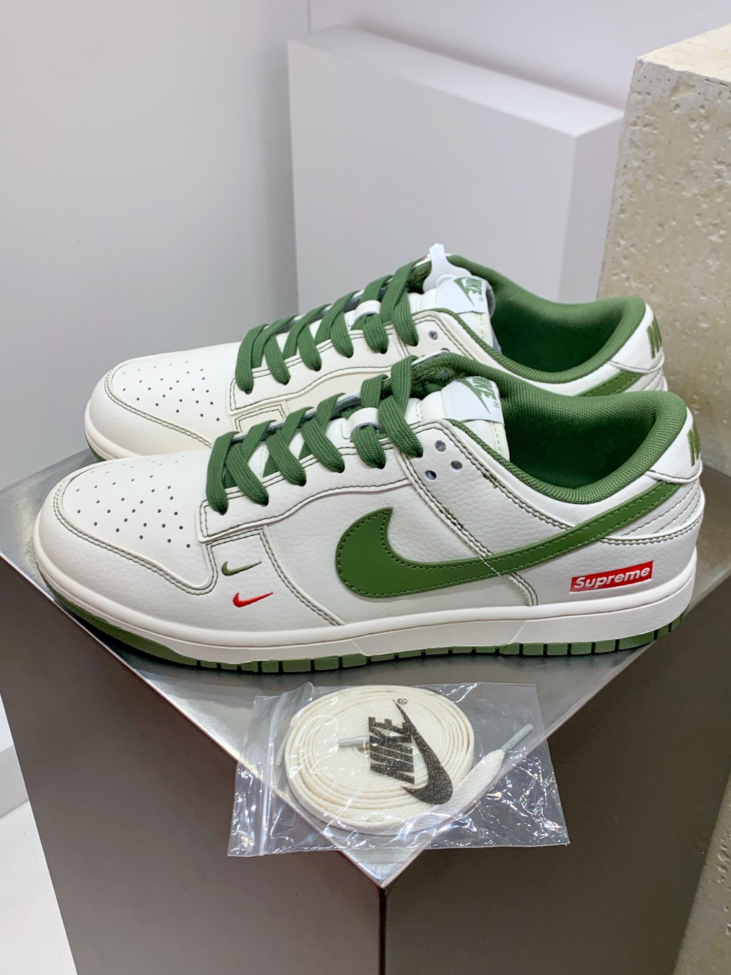 Nike Air Force 1 Low White / Grey detail view 8