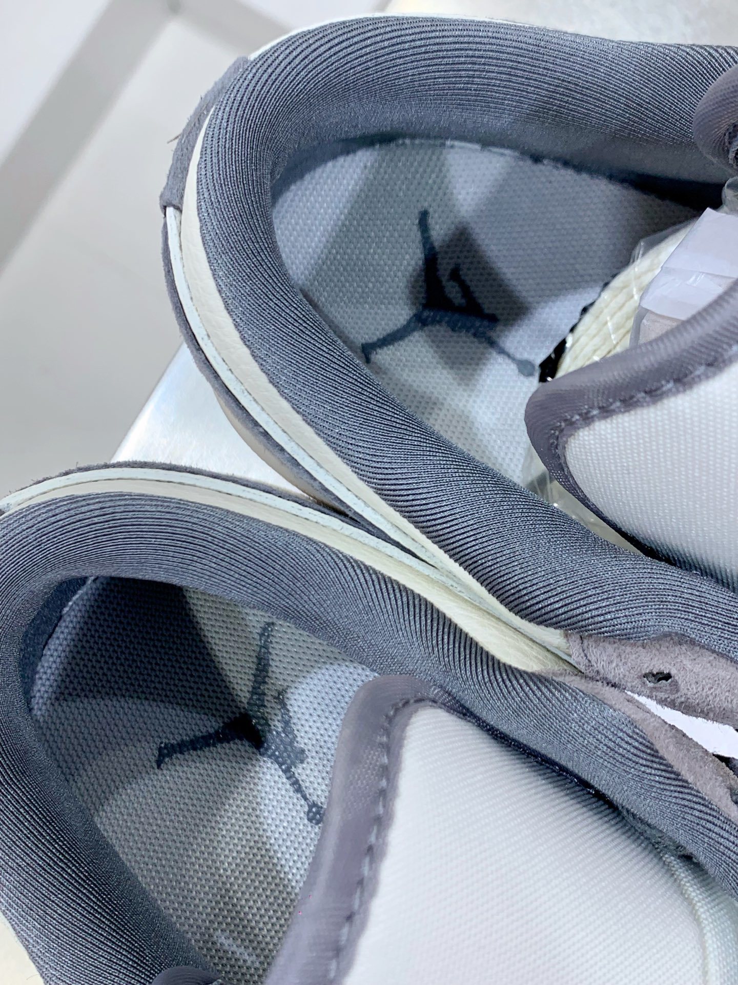 Nike Air Force 1 Low White / Grey detail view 2
