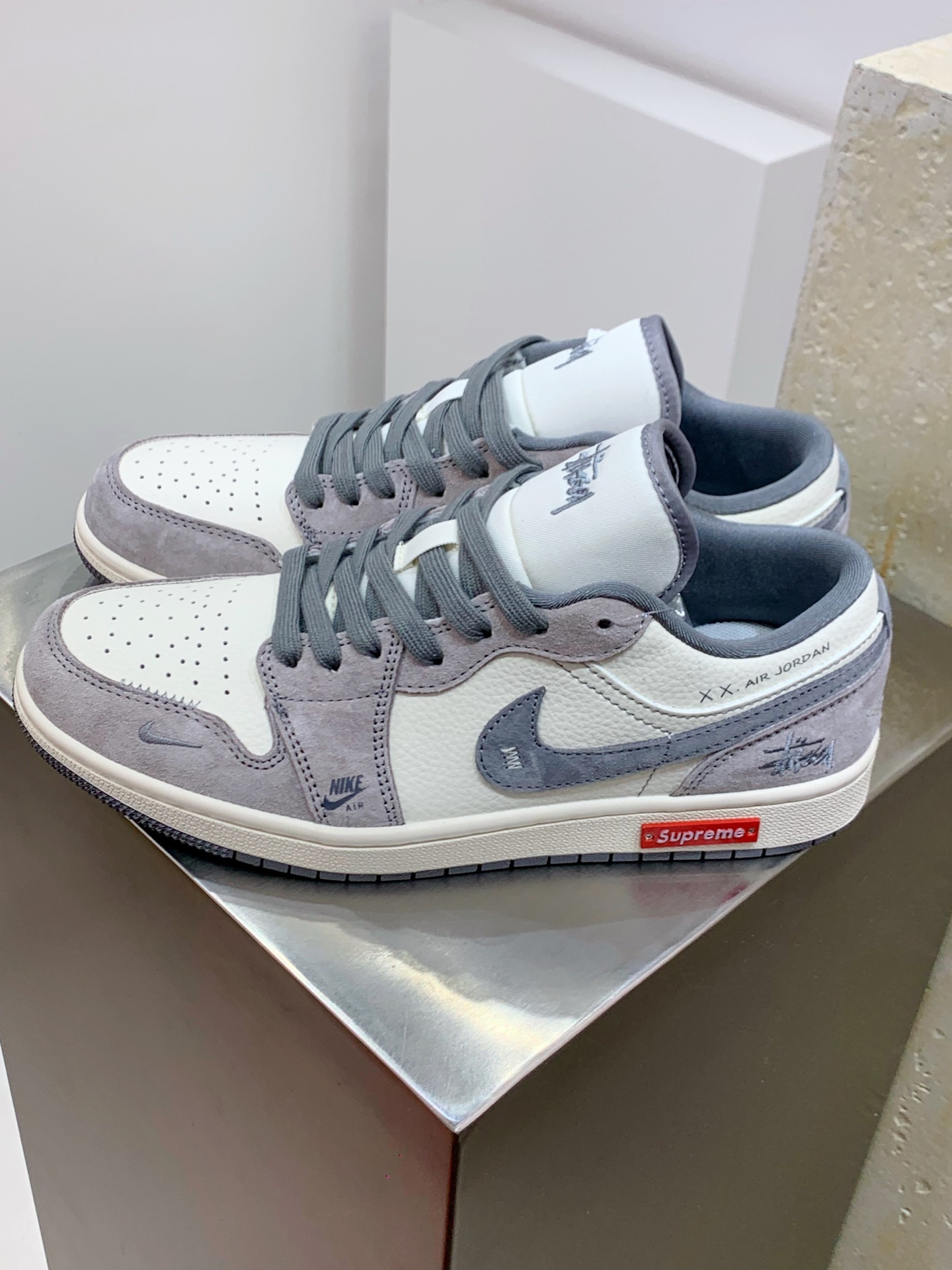 Nike Air Force 1 Low White / Grey detail view 8