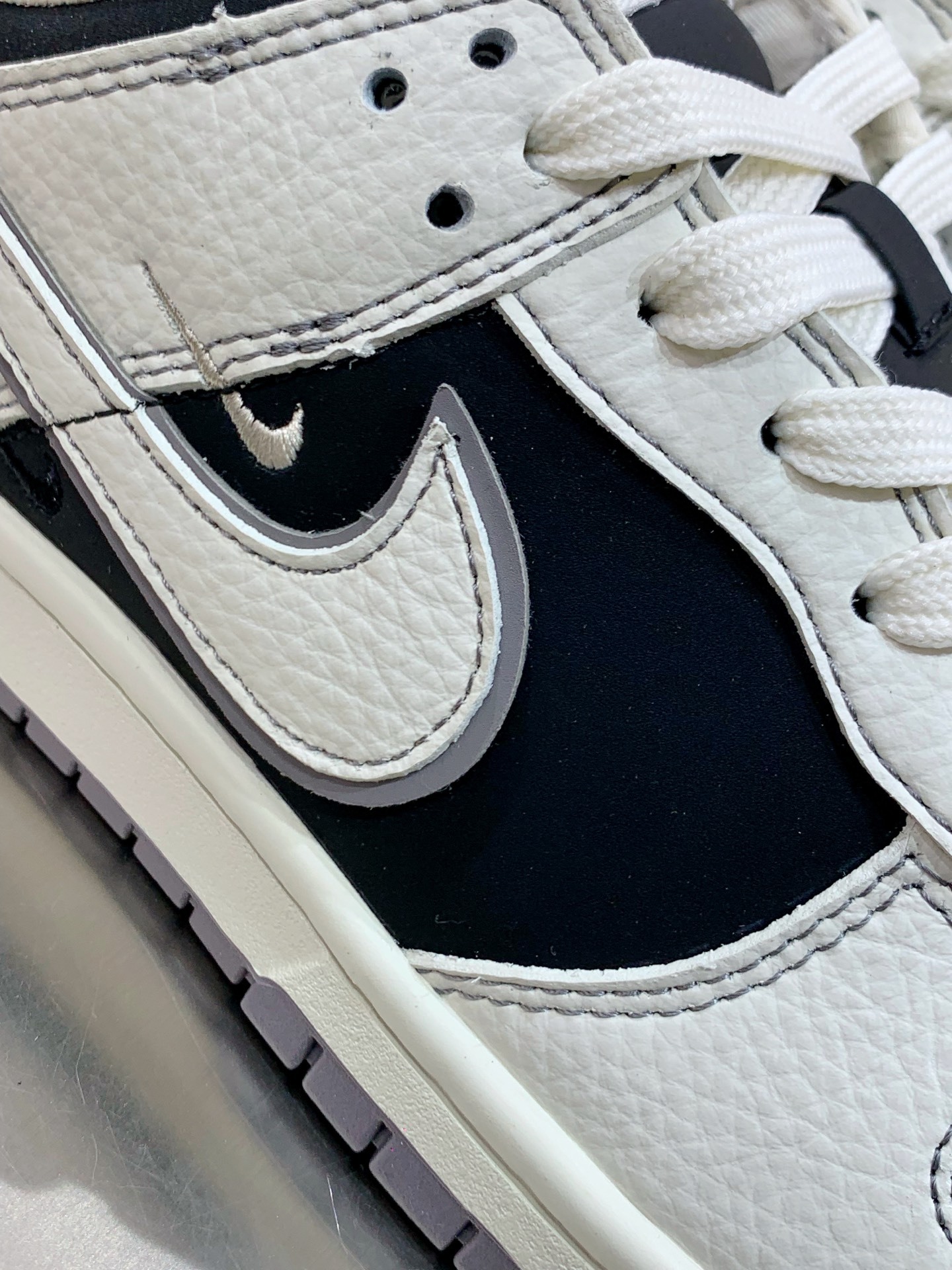Nike Air Force 1 Low White / Grey detail view 1