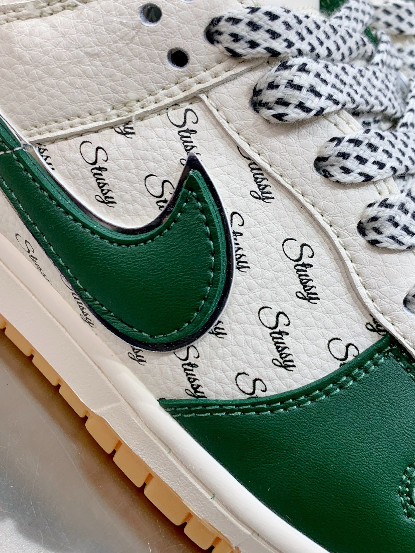 Nike Air Force 1 Low White / Grey detail view 1