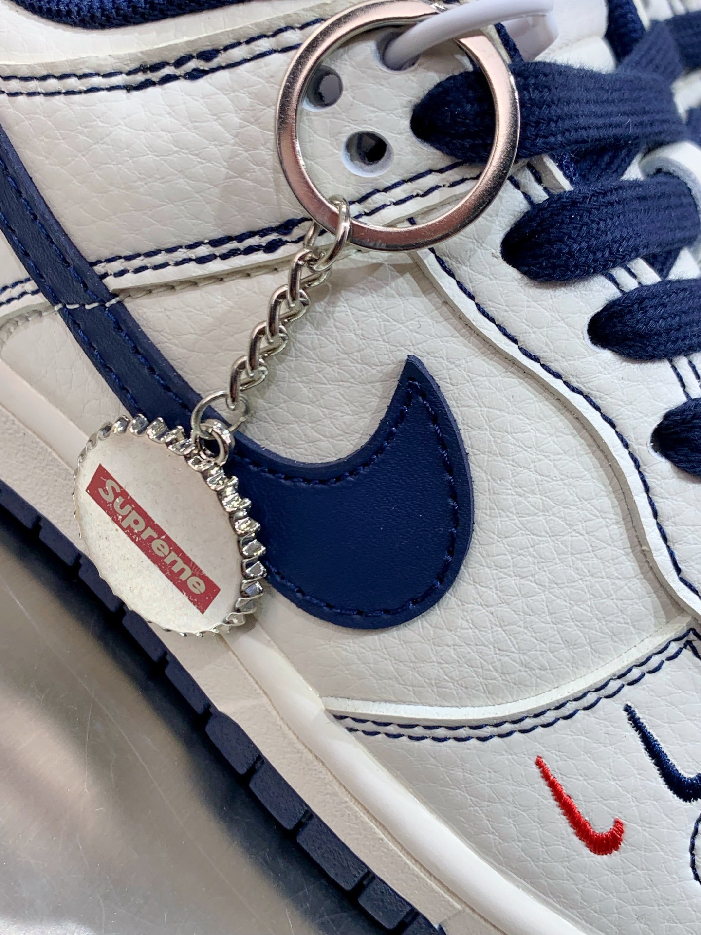 Nike Air Force 1 Low White / Grey detail view 1
