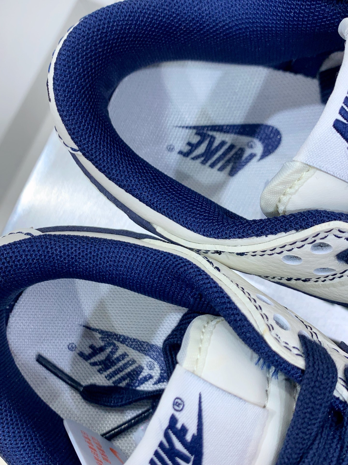 Nike Air Force 1 Low White / Grey detail view 2