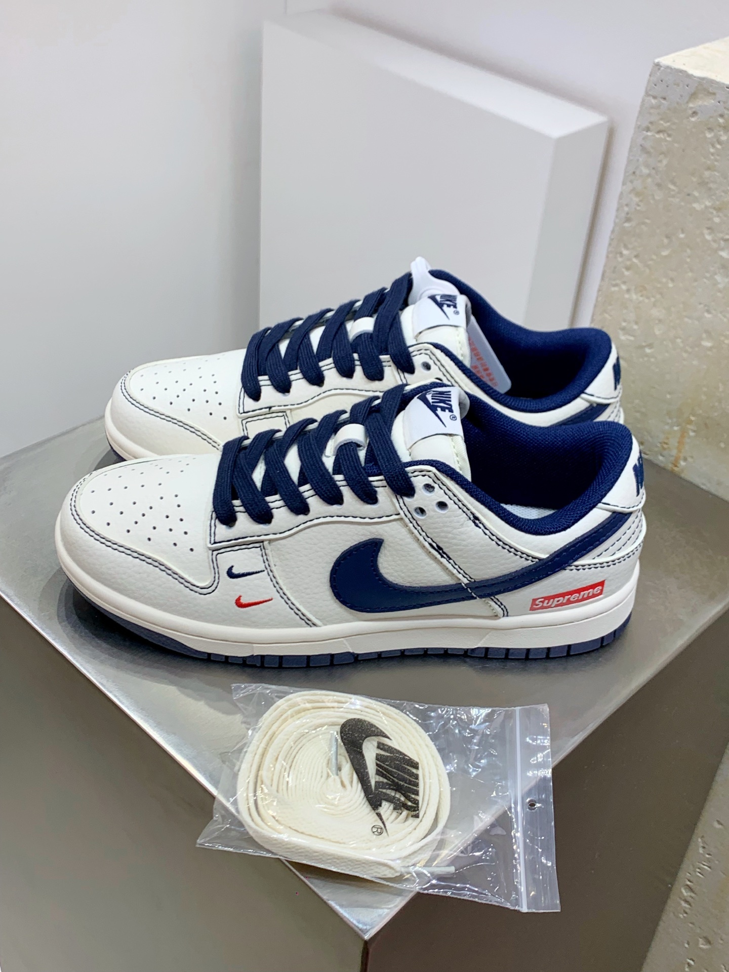 Nike Air Force 1 Low White / Grey detail view 8