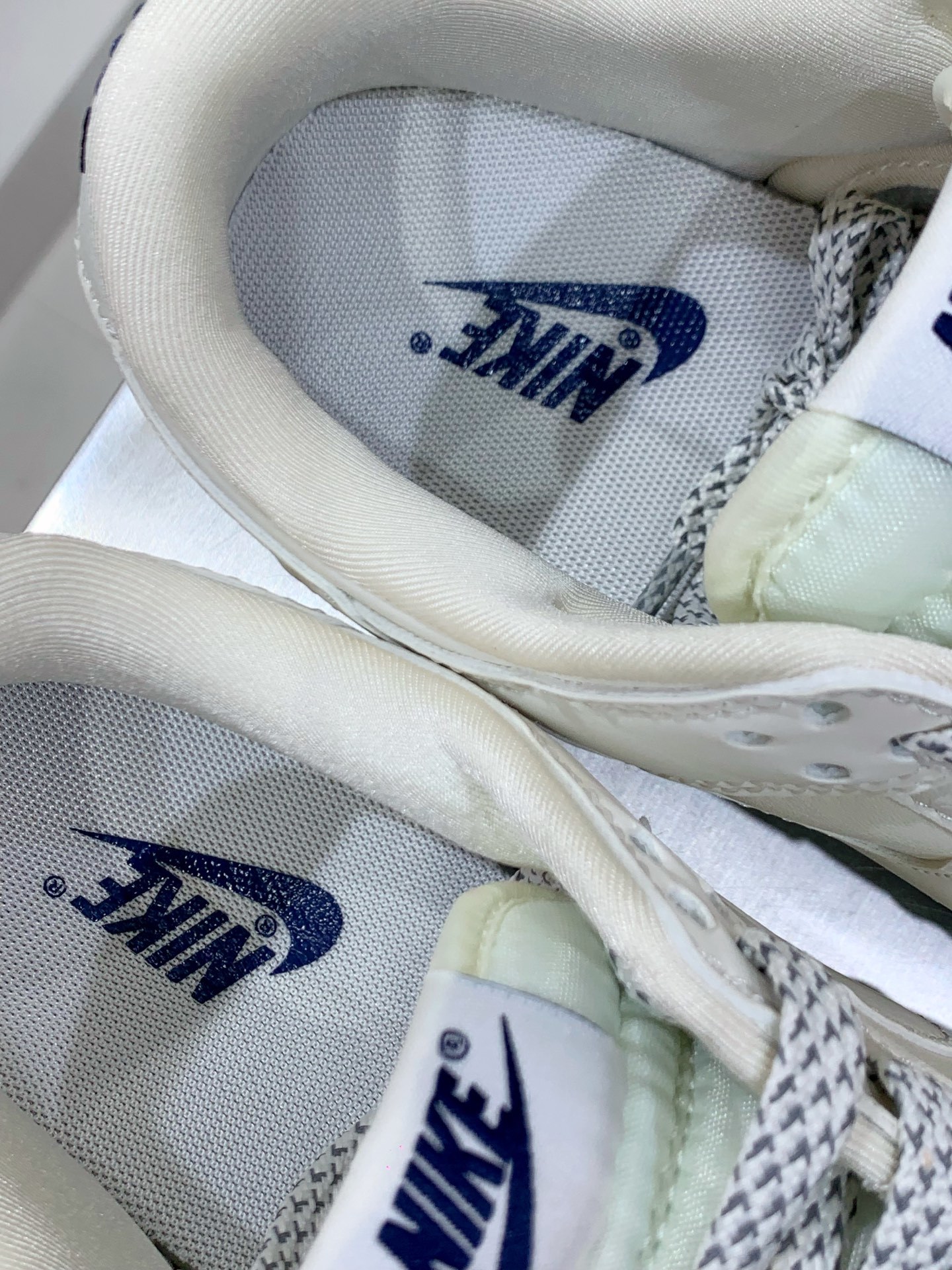 Nike Air Force 1 Low White / Grey detail view 2