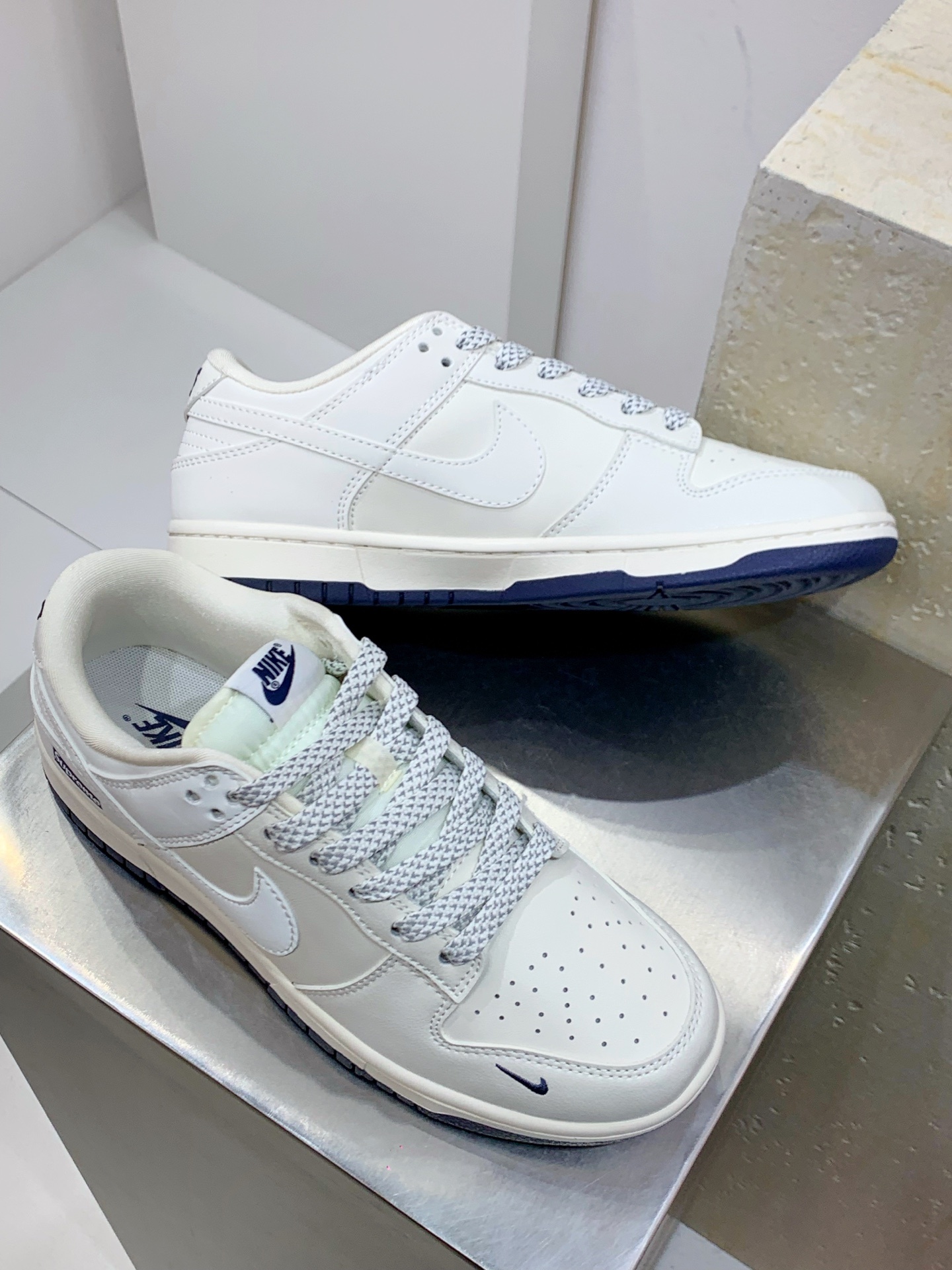 Nike Air Force 1 Low White / Grey detail view 7