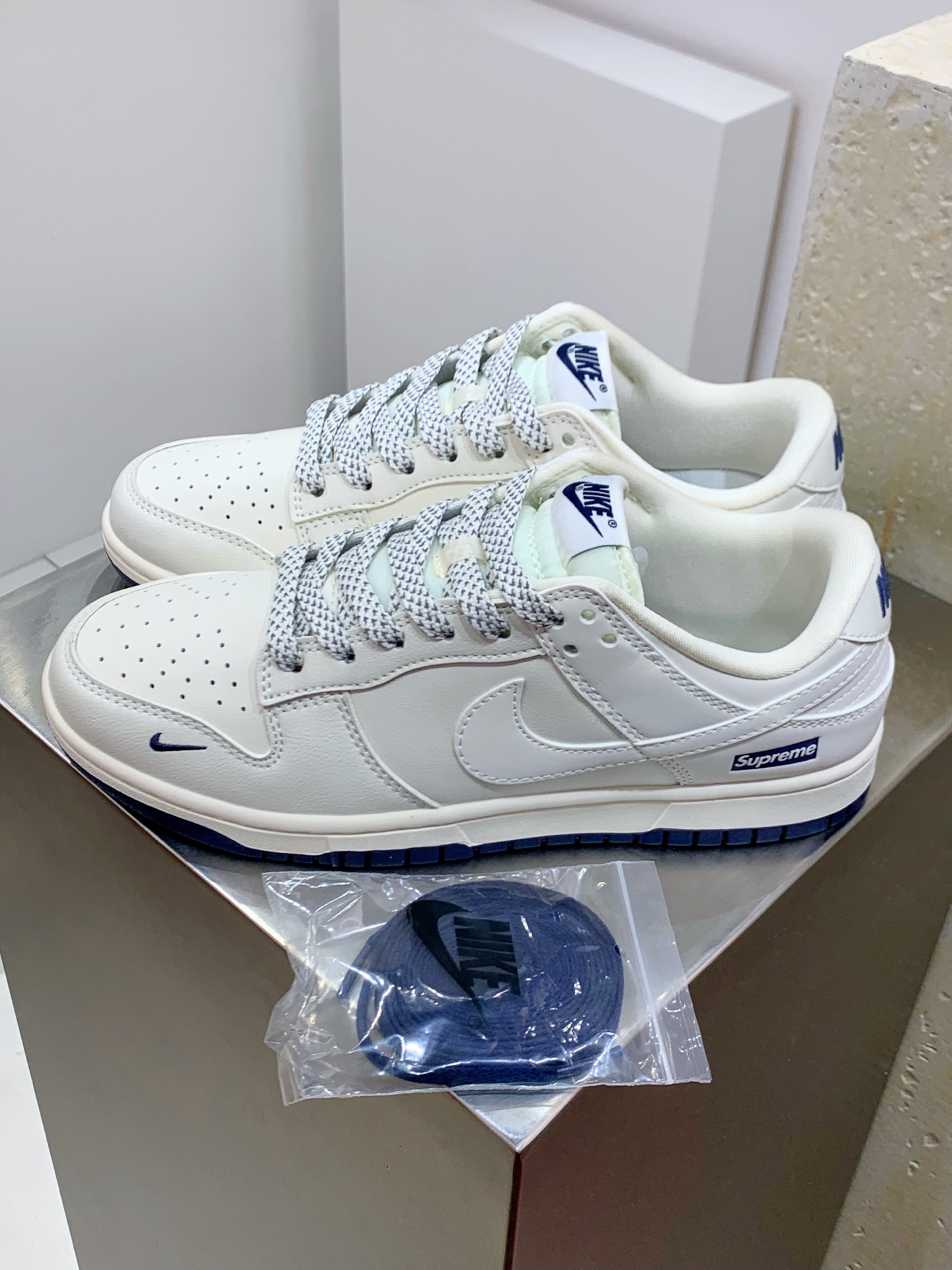 Nike Air Force 1 Low White / Grey detail view 8